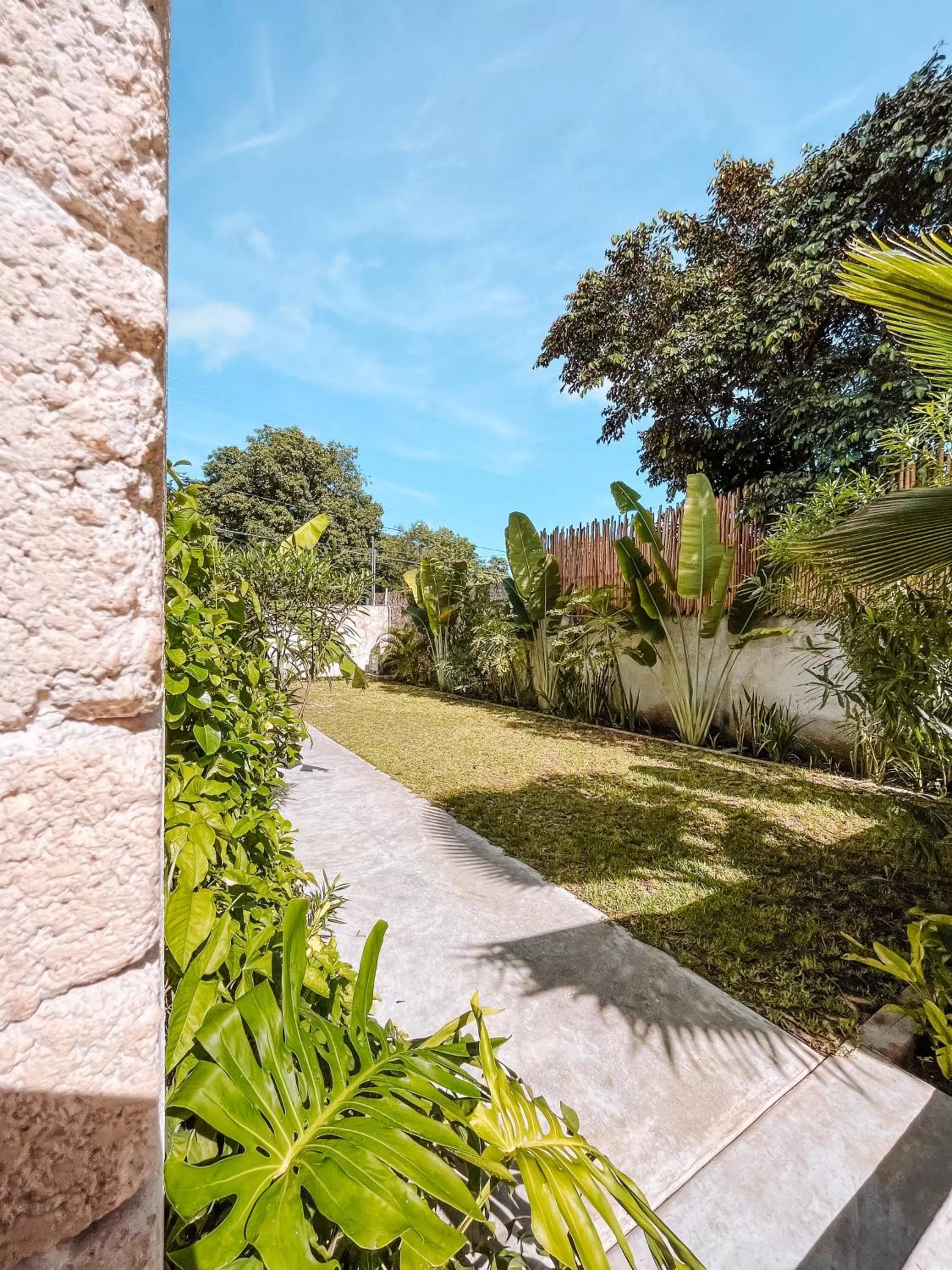 Property building, Garden in HOTEL KOOKAY VALLADOLID