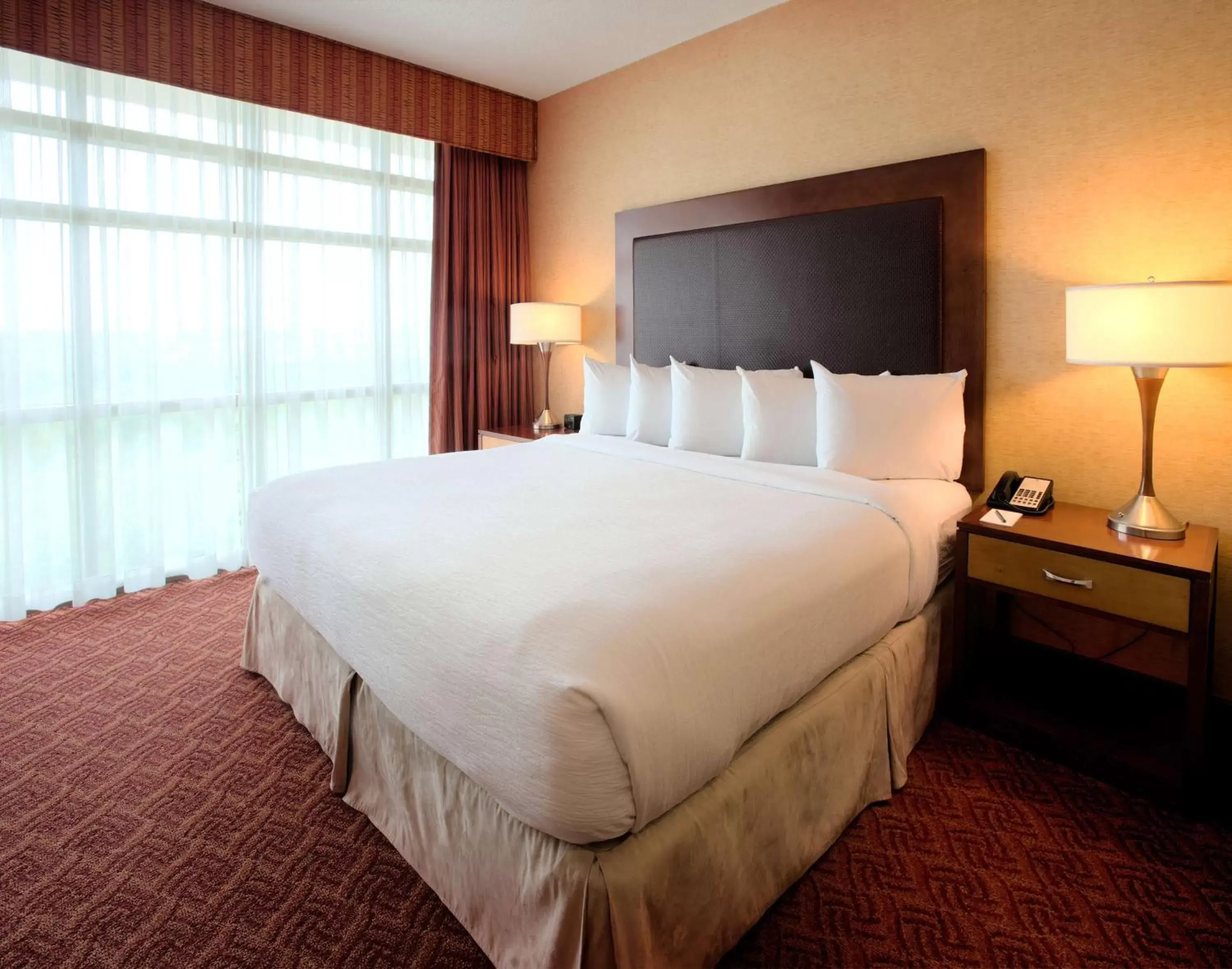 Bed in Embassy Suites by Hilton Charlotte Concord Golf Resort & Spa