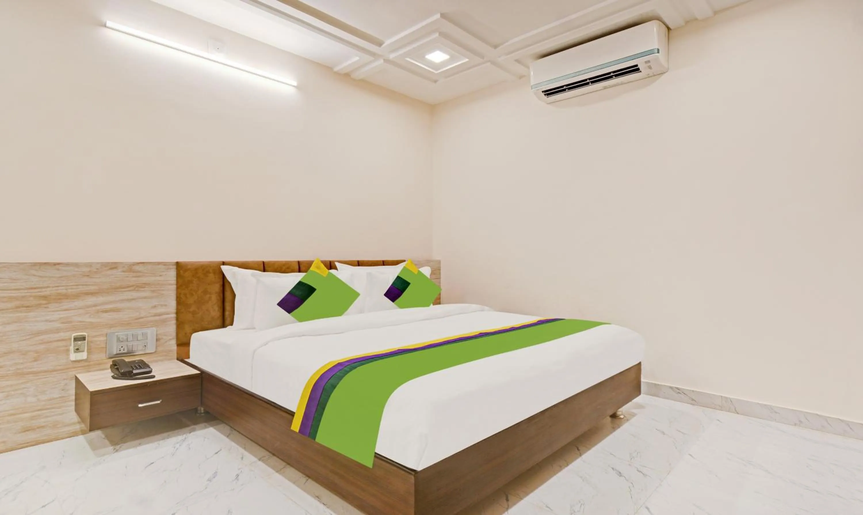 Bedroom, Bed in Treebo Paras Raj Near City Palace
