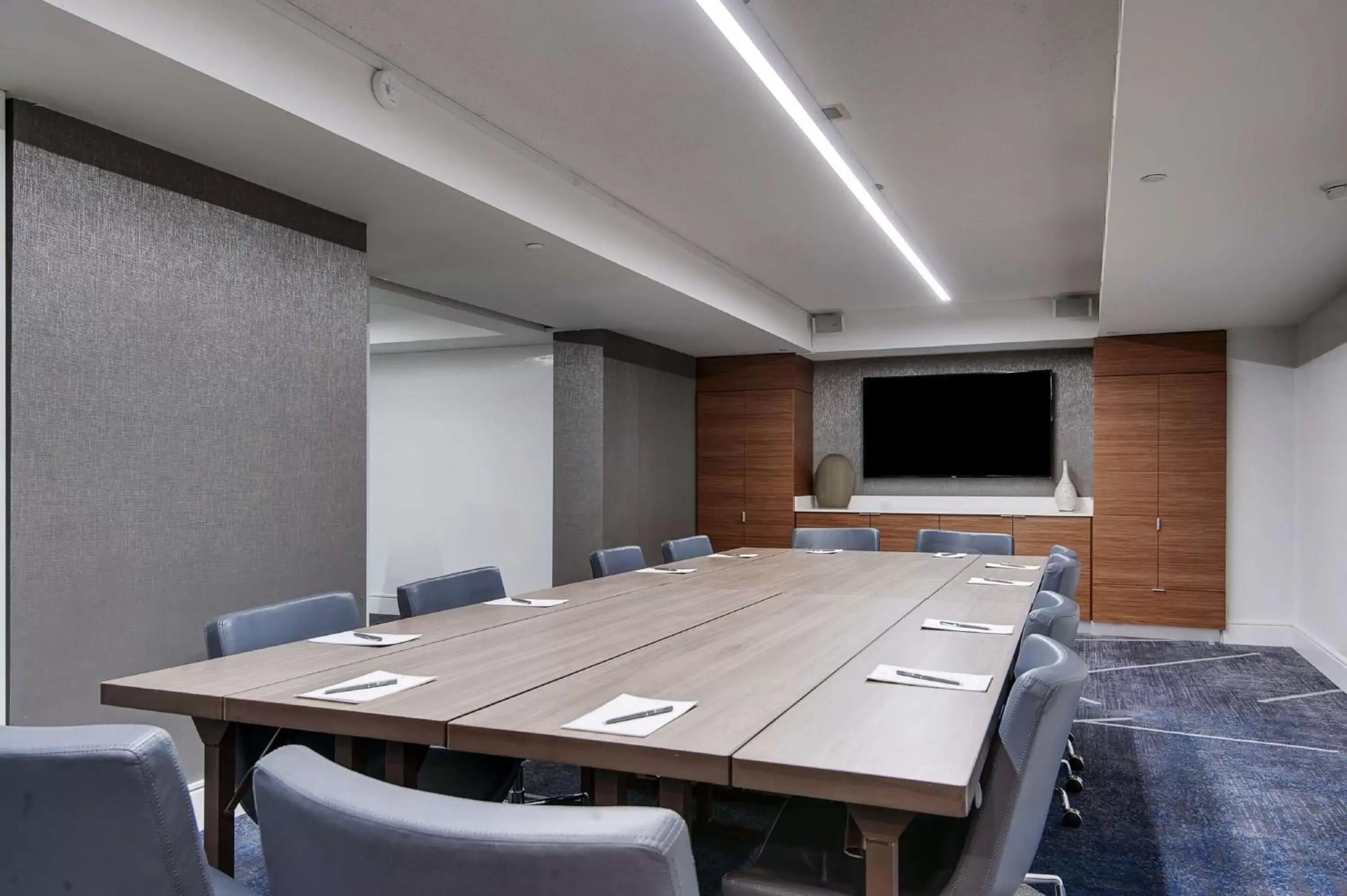 Meeting/conference room in Embassy Suites by Hilton Raleigh Crabtree