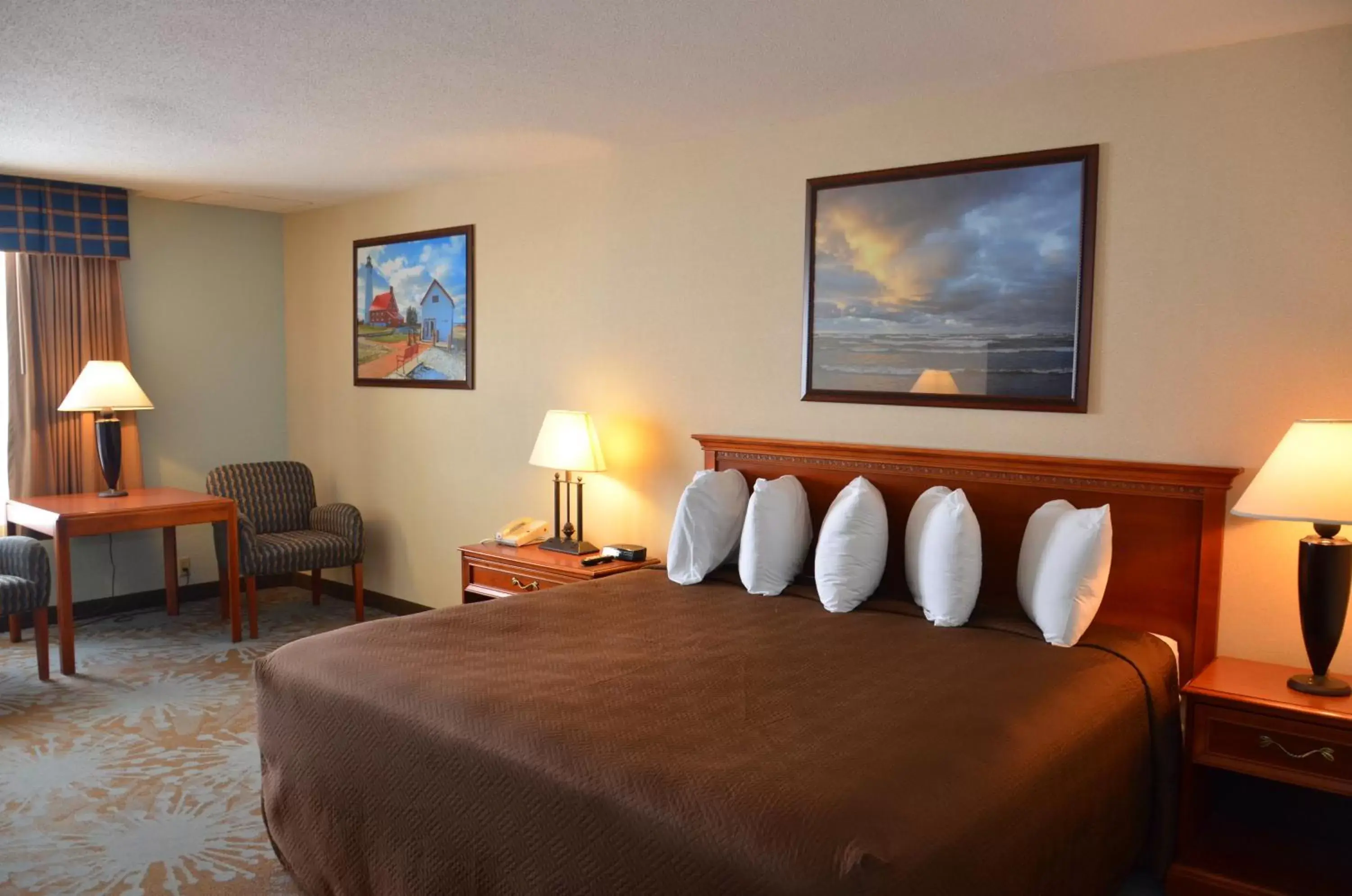 Bed in Tawas Bay Beach Resort & Conference Center