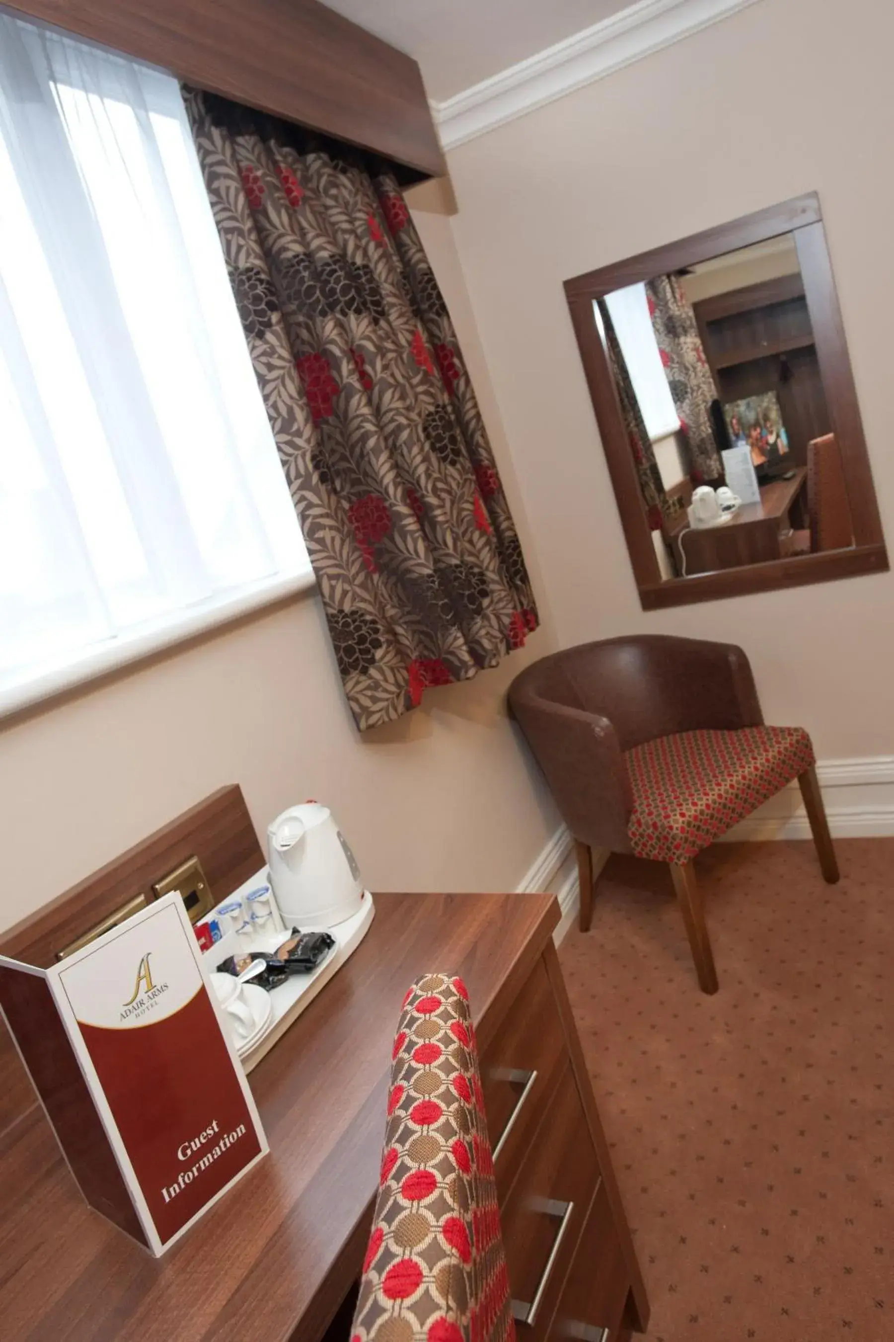 Coffee/tea facilities, Seating Area in Adair Arms Hotel