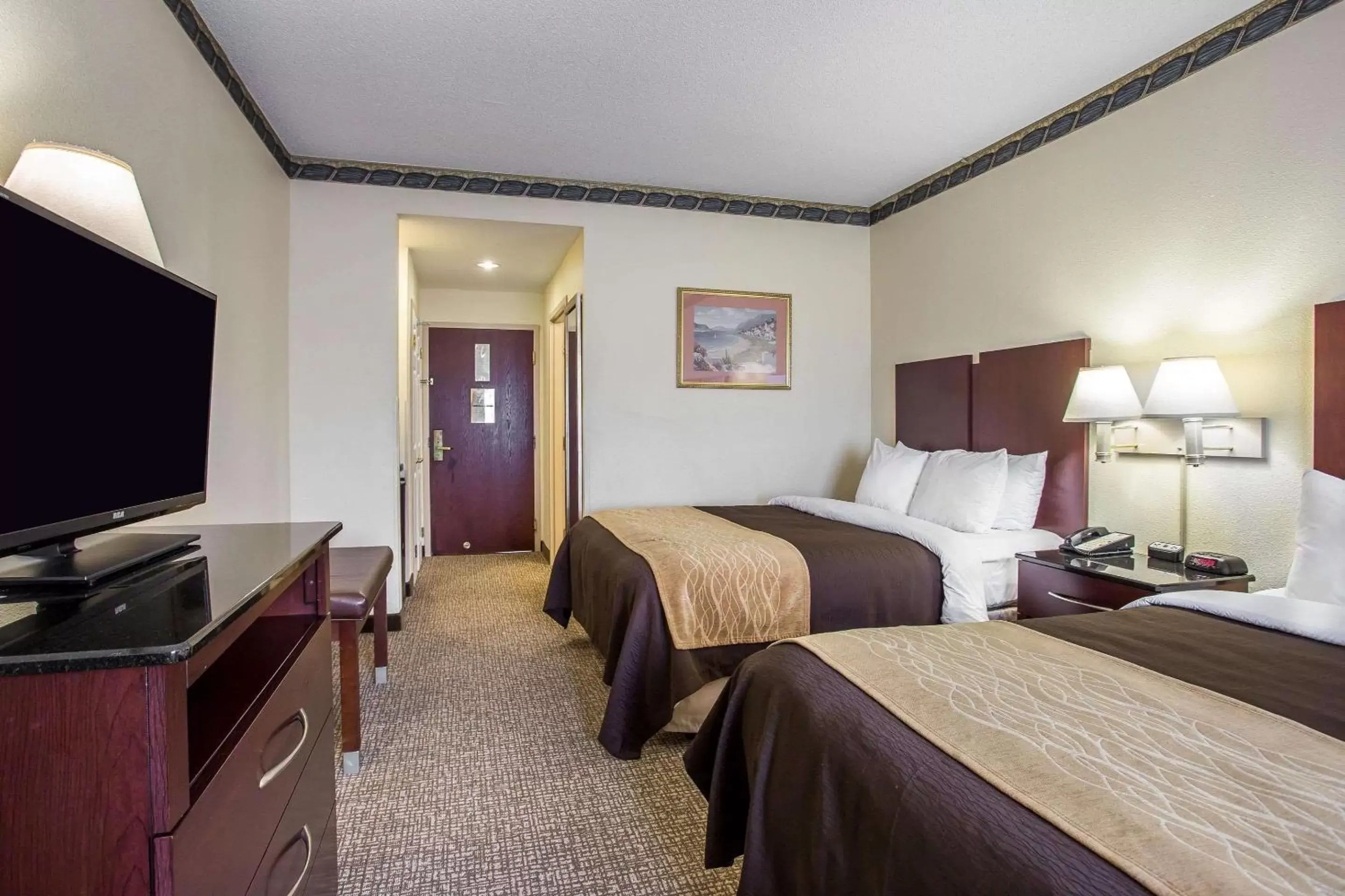 Photo of the whole room, Bed in Comfort Inn & Suites Ft.Jackson Maingate