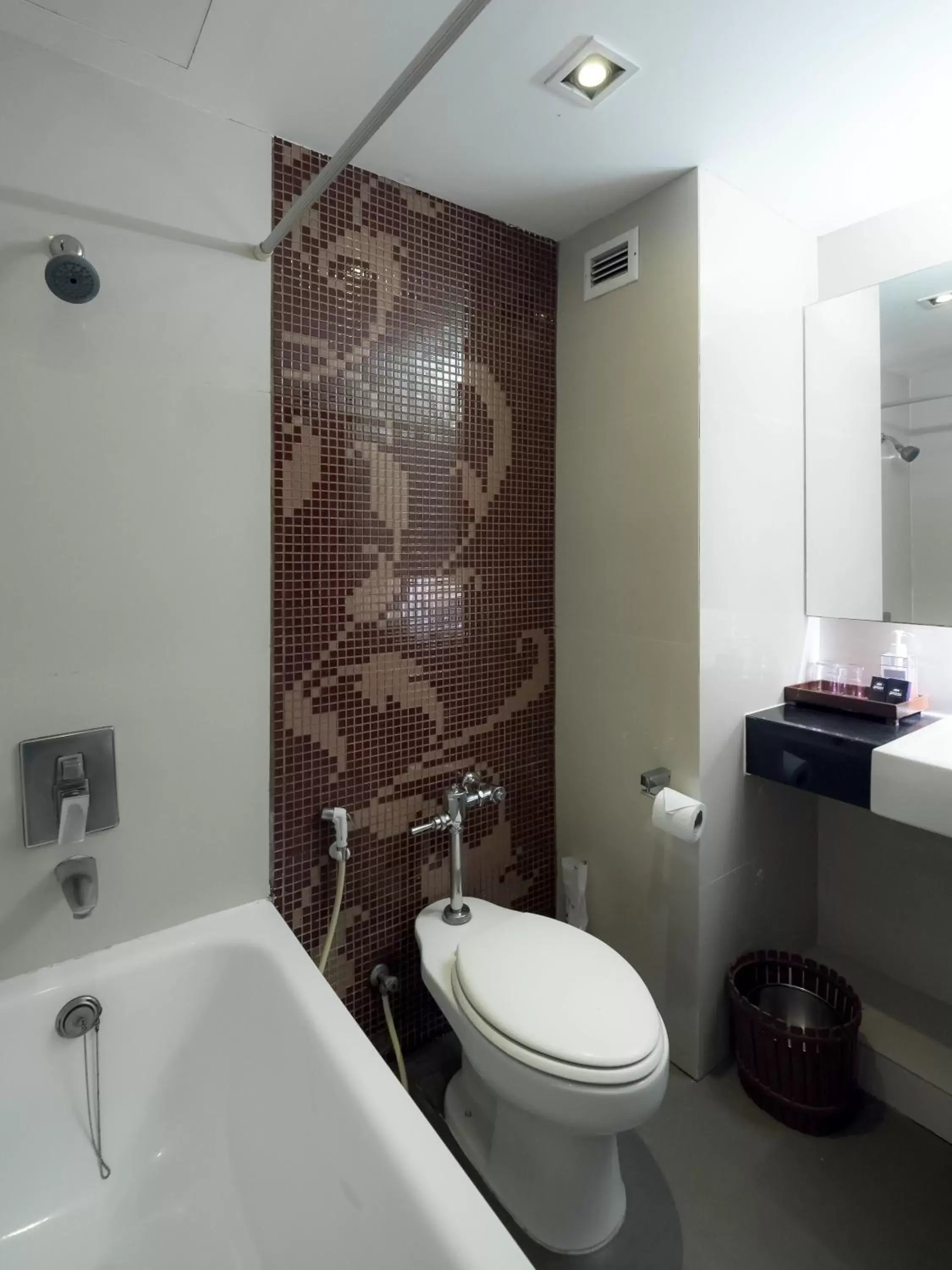 Toilet, Bathroom in Grand Jomtien Palace Hotel - SHA Extra Plus