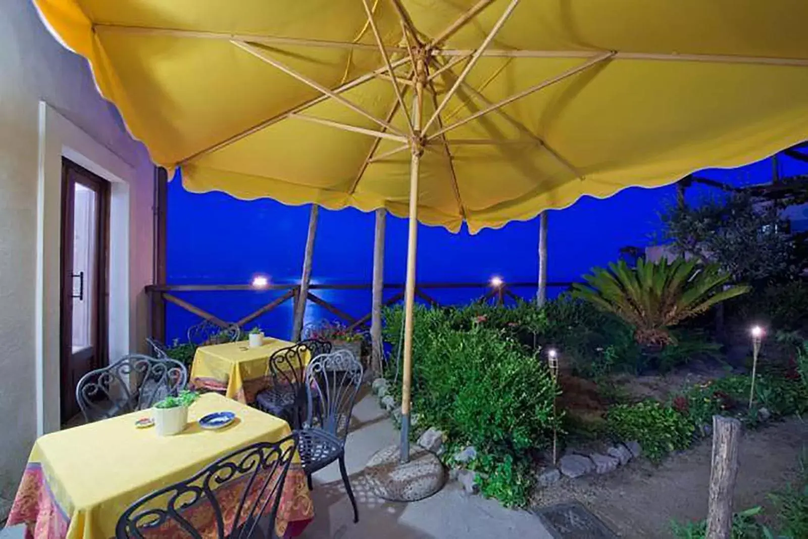 Property building, Restaurant/Places to Eat in L'Antico Borgo Dei Limoni