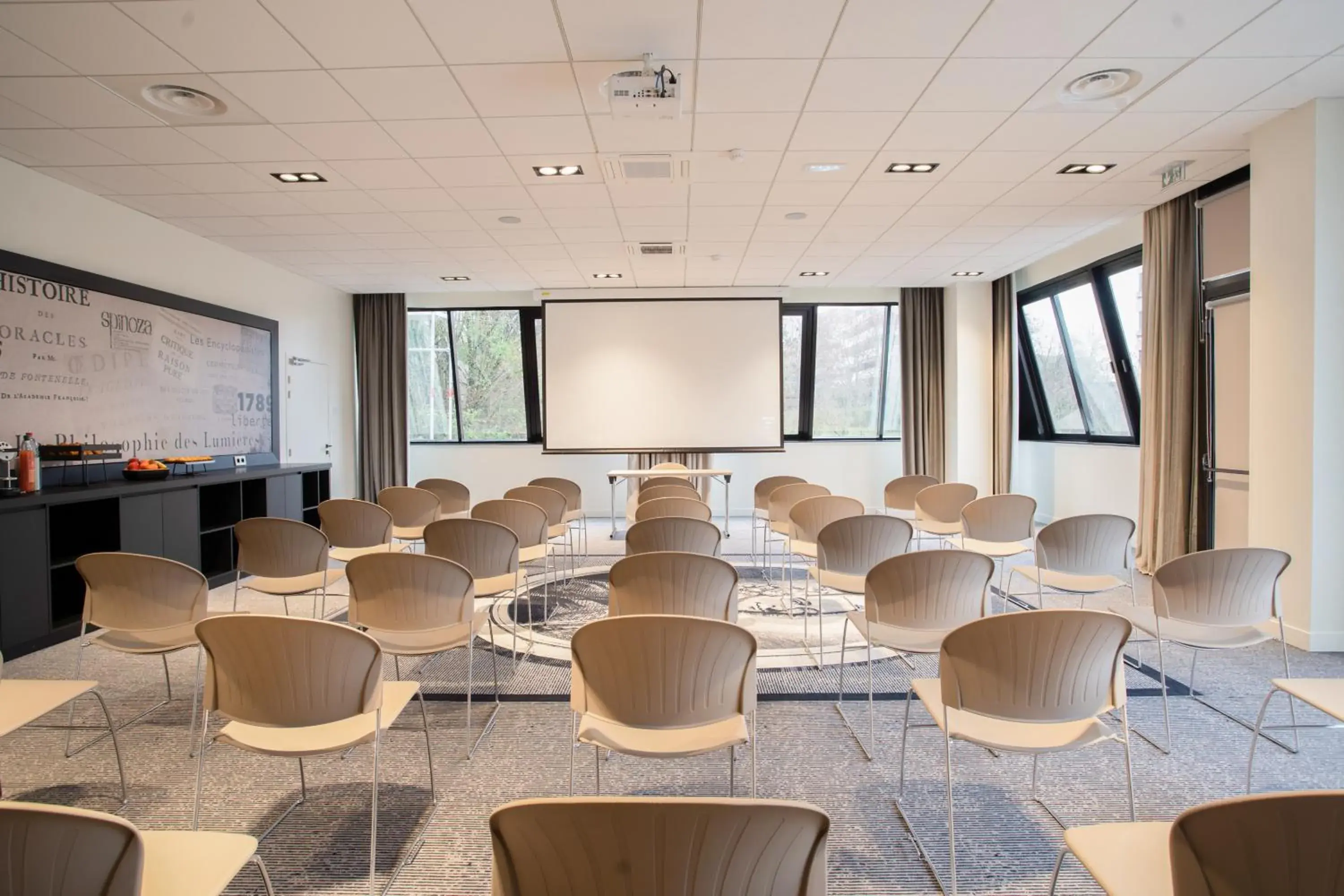 Meeting/conference room in Park & Suites Elégance Genève-Ferney Voltaire