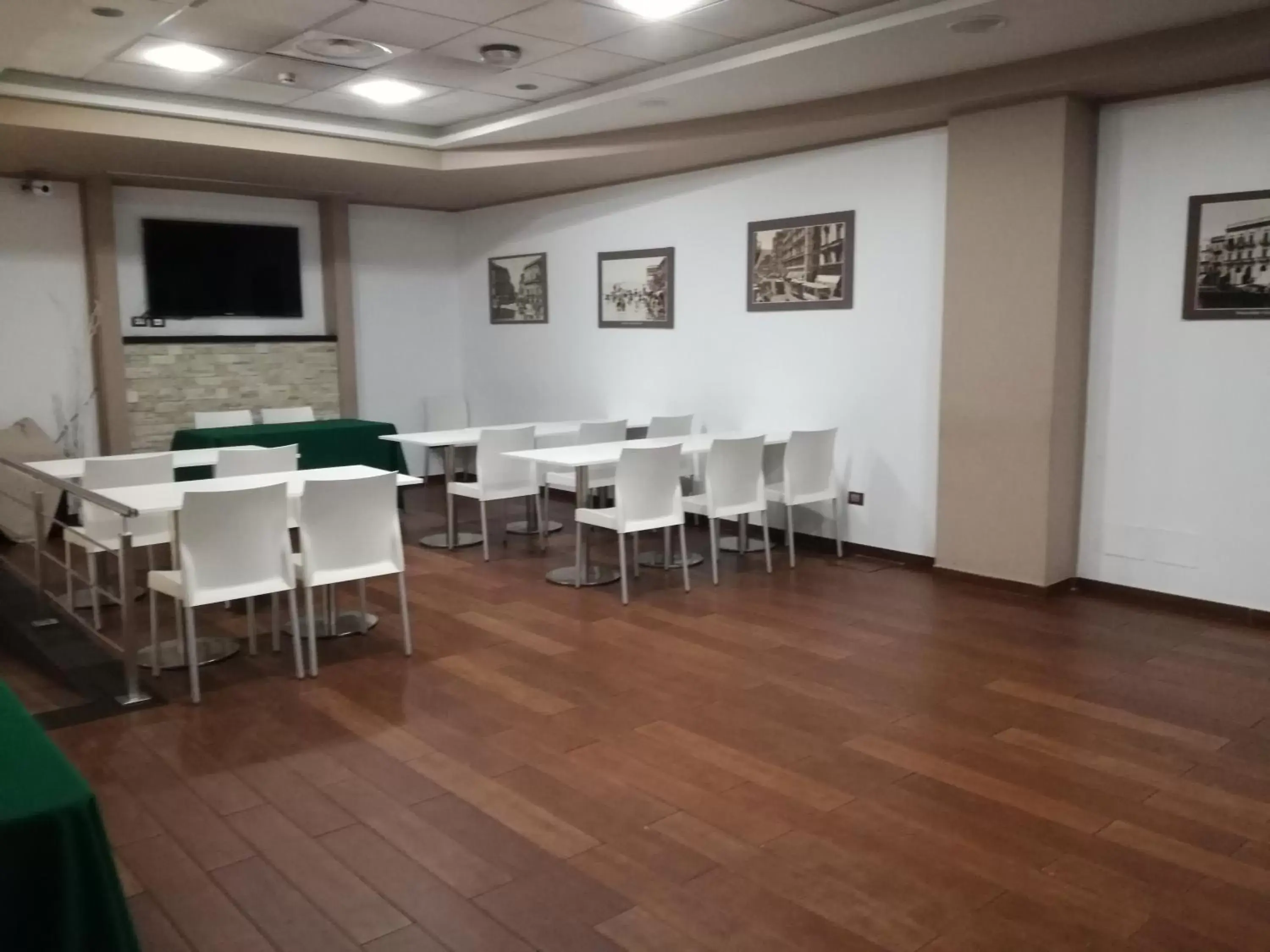 Business facilities, Restaurant/Places to Eat in Ibis Styles Palermo Cristal