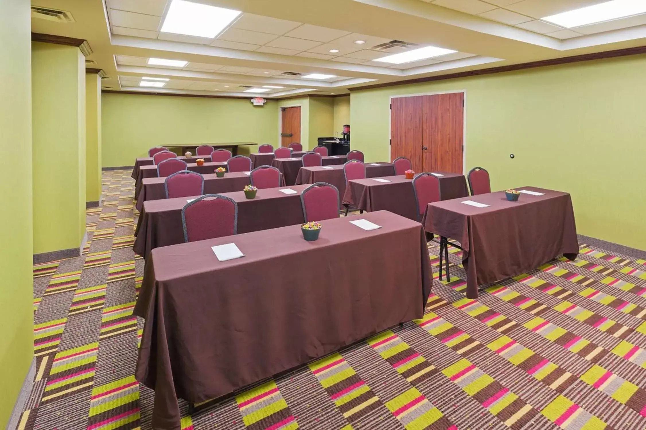 Meeting/conference room in Hampton Inn & Suites Tulsa-Woodland Hills