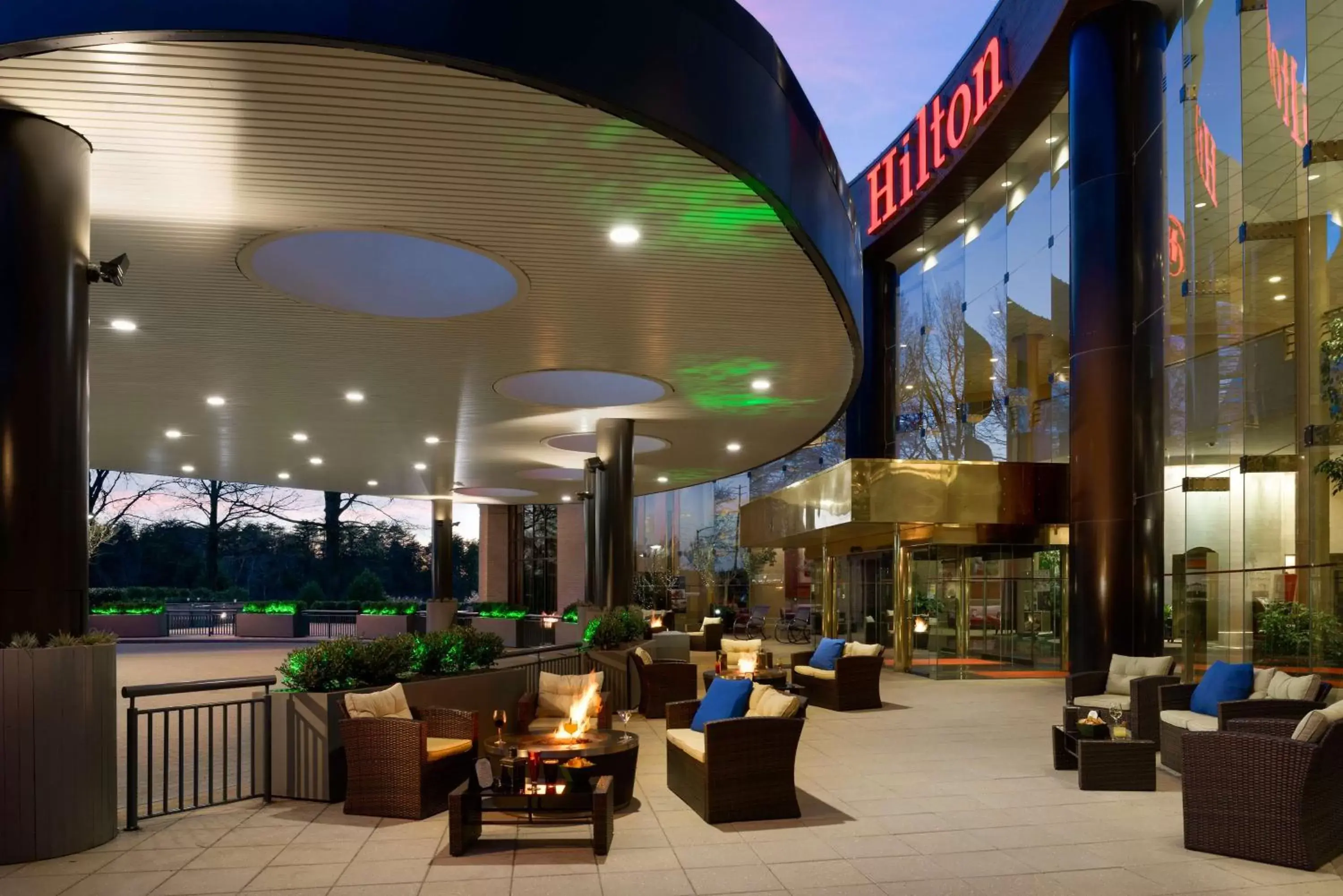 Property building, Restaurant/Places to Eat in Hilton Washington Dulles Airport