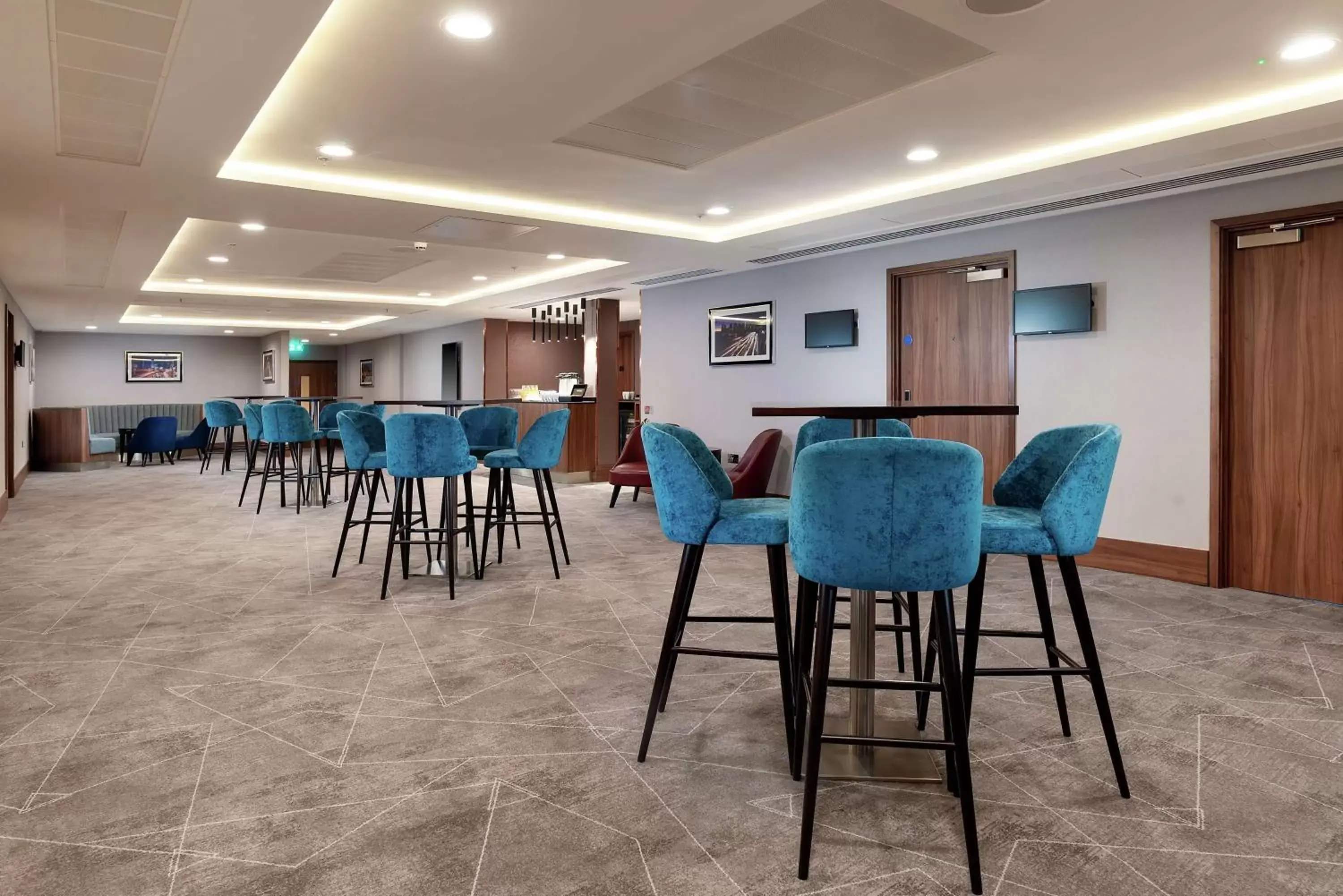 Meeting/conference room, Restaurant/Places to Eat in Hilton Garden Inn London Heathrow Terminal 2 and 3