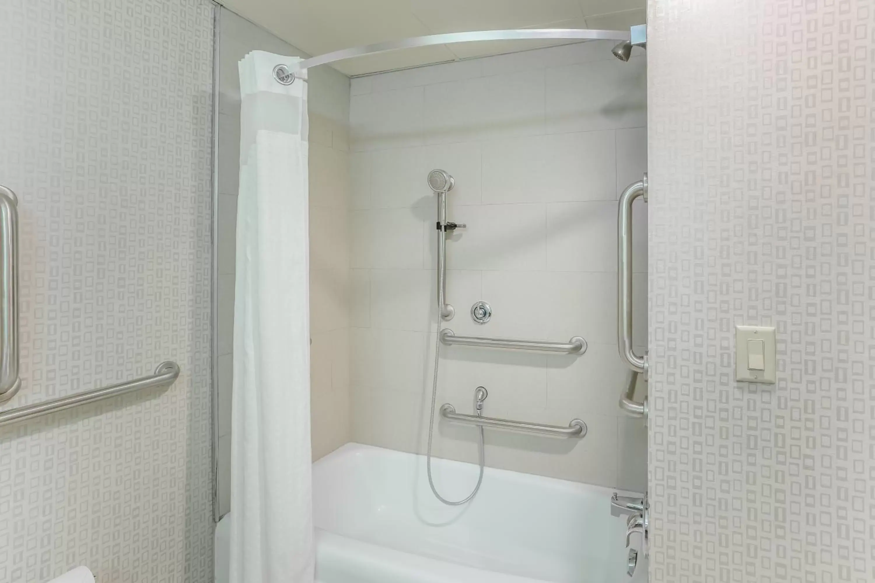 Double or Twin Room - Disability Access in Delamar Traverse City Double or Twin Room - Disability Access in Delamar Traverse City