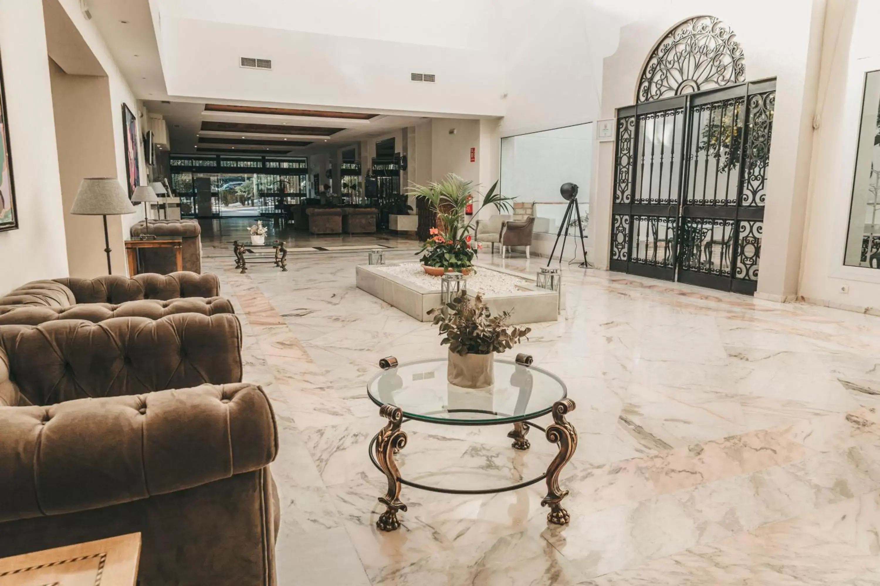 Living room, Lobby/Reception in Crisol Jardines de Córdoba