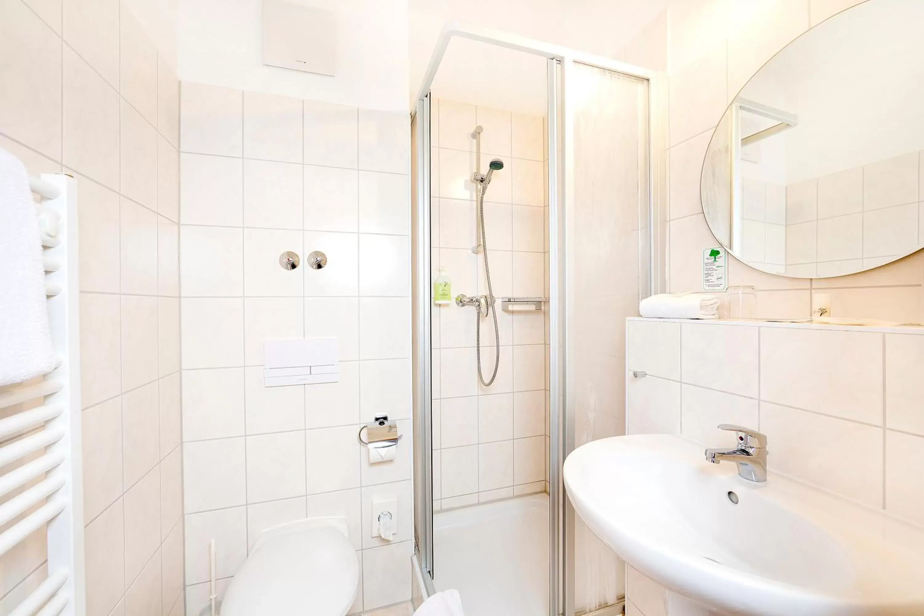 Bathroom in Garni Eden Hotels