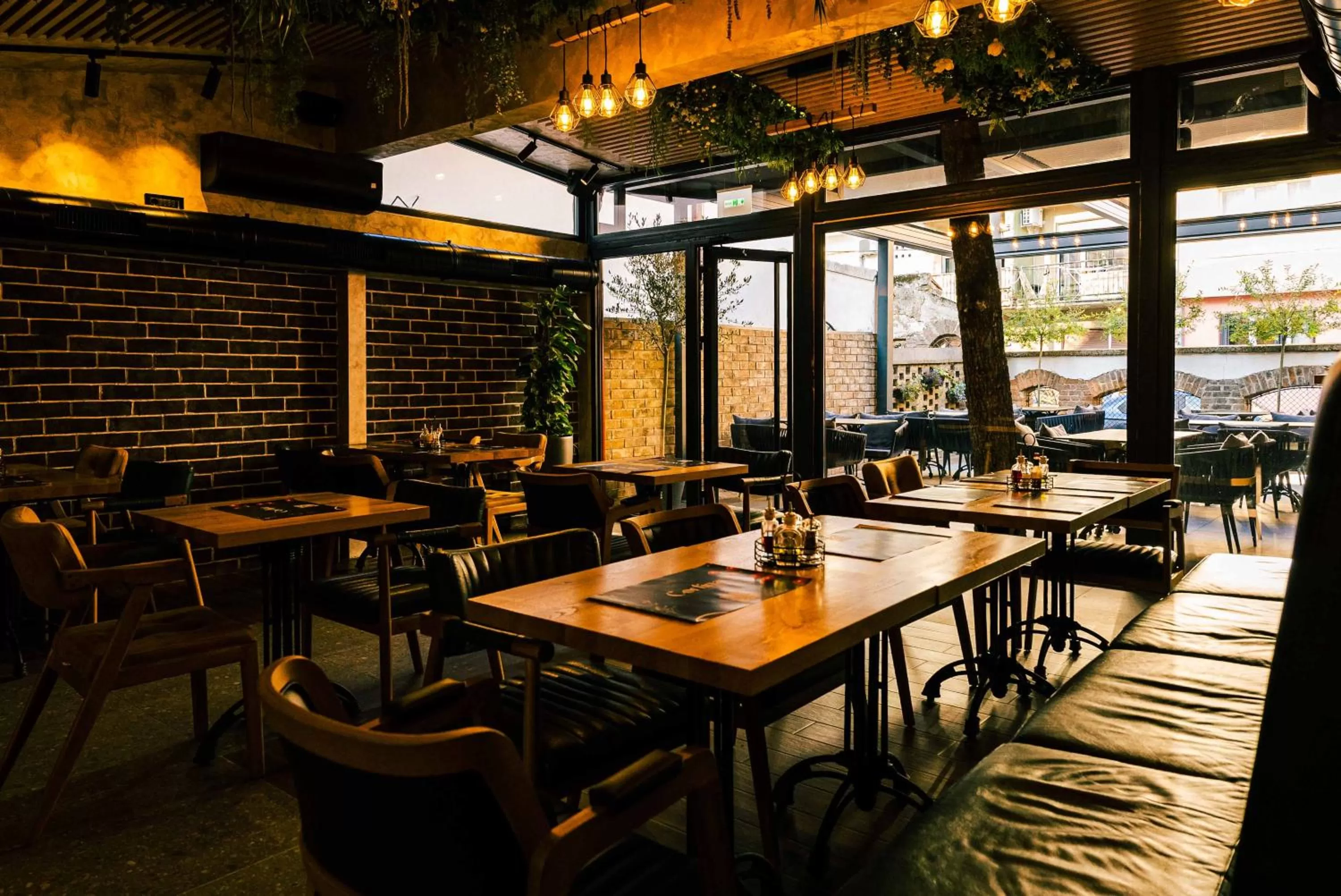 Restaurant/places to eat in Hotel Dum by Muskat