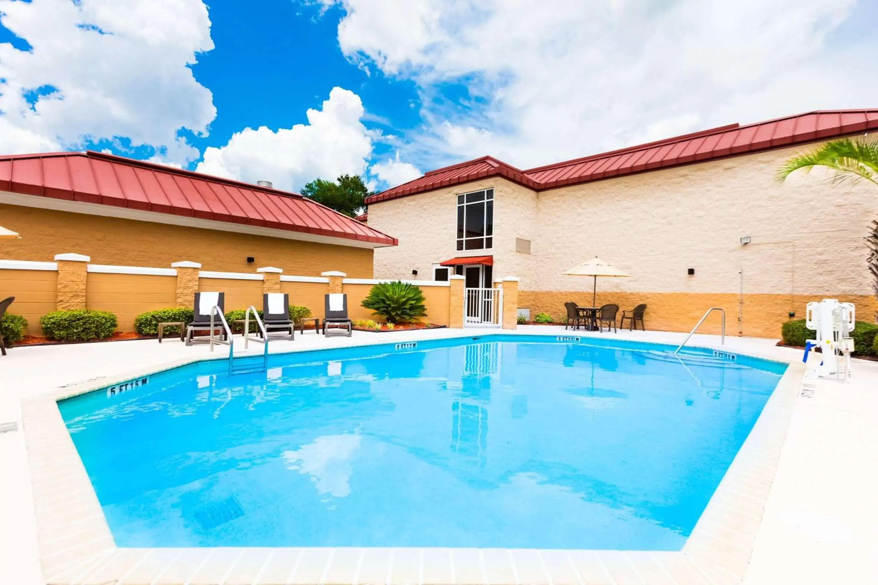 On site, Swimming Pool in Best Western Milton Inn