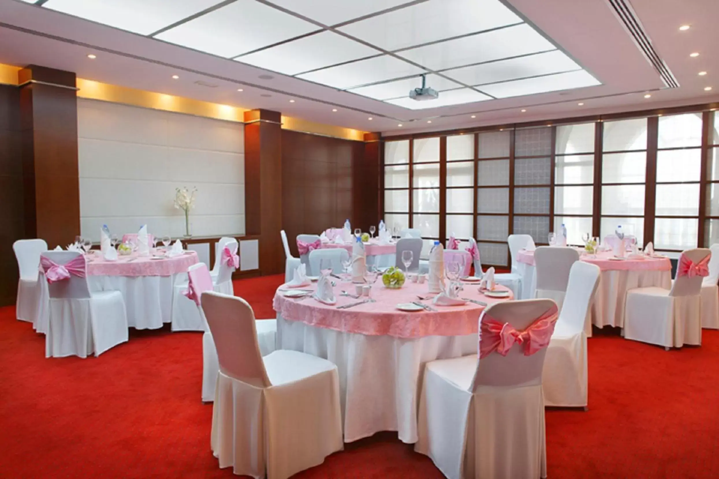 Restaurant/places to eat, Banquet Facilities in Villa Rotana - Dubai
