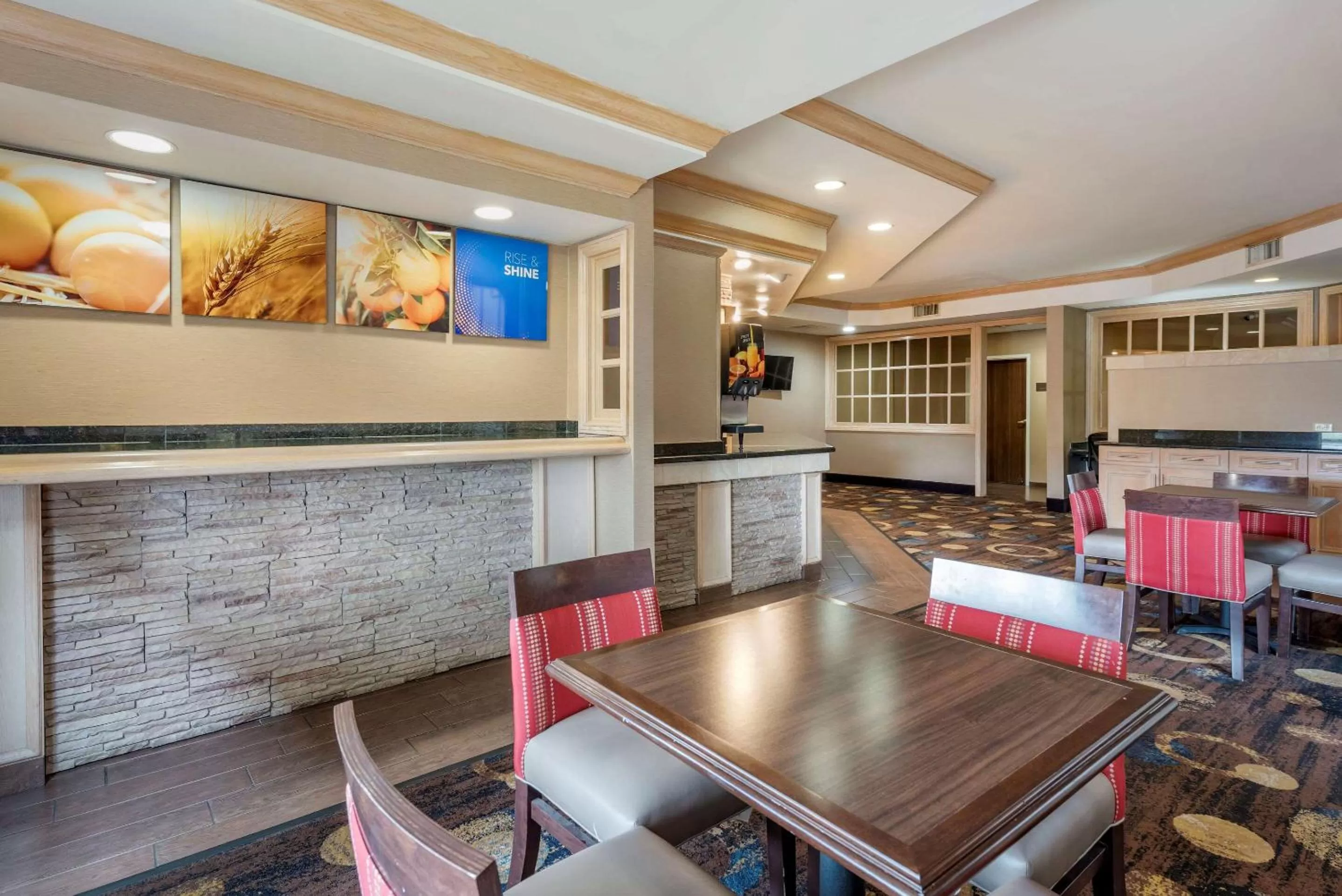 Restaurant/places to eat in Comfort Suites Marion North