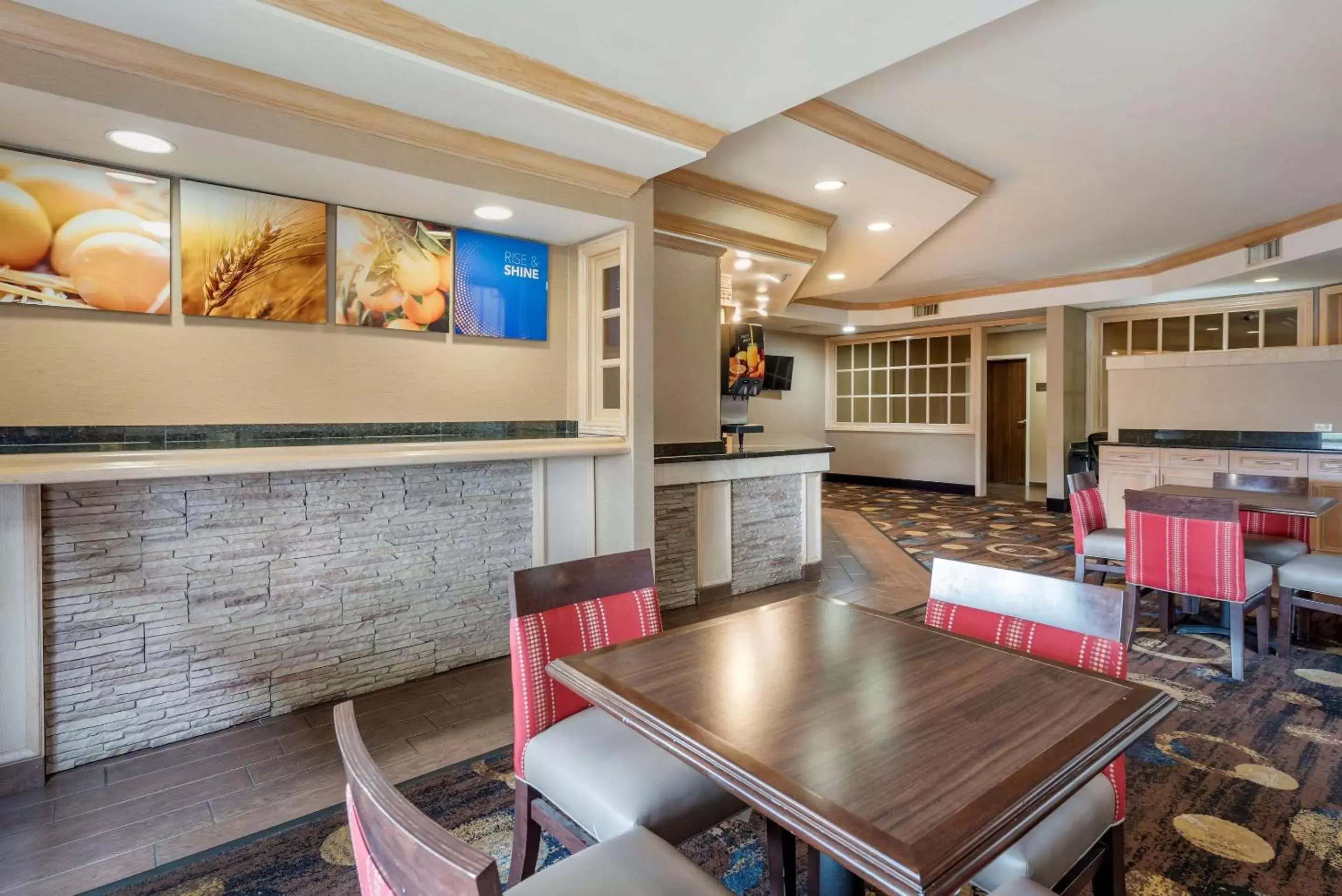 Restaurant/places to eat, Dining Area in Comfort Suites