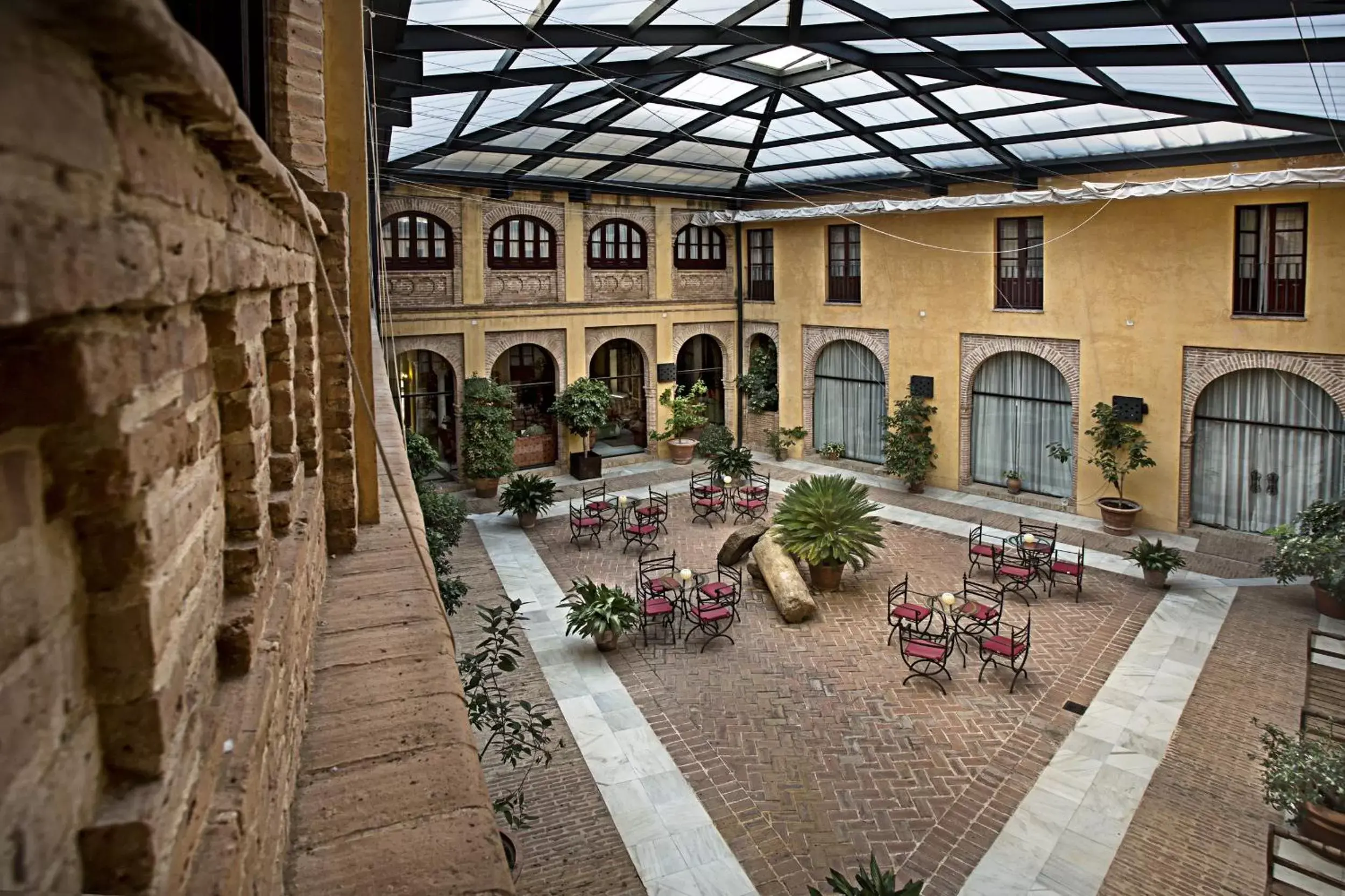 Patio in Hotel Alcázar de la Reina