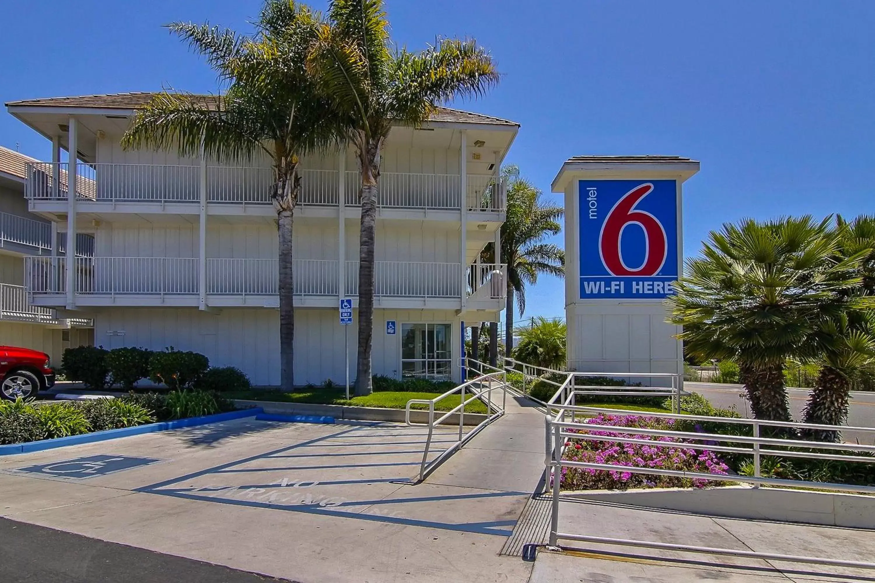 Facade/entrance, Property Building in Motel 6-Carpinteria, CA - Santa Barbara - North