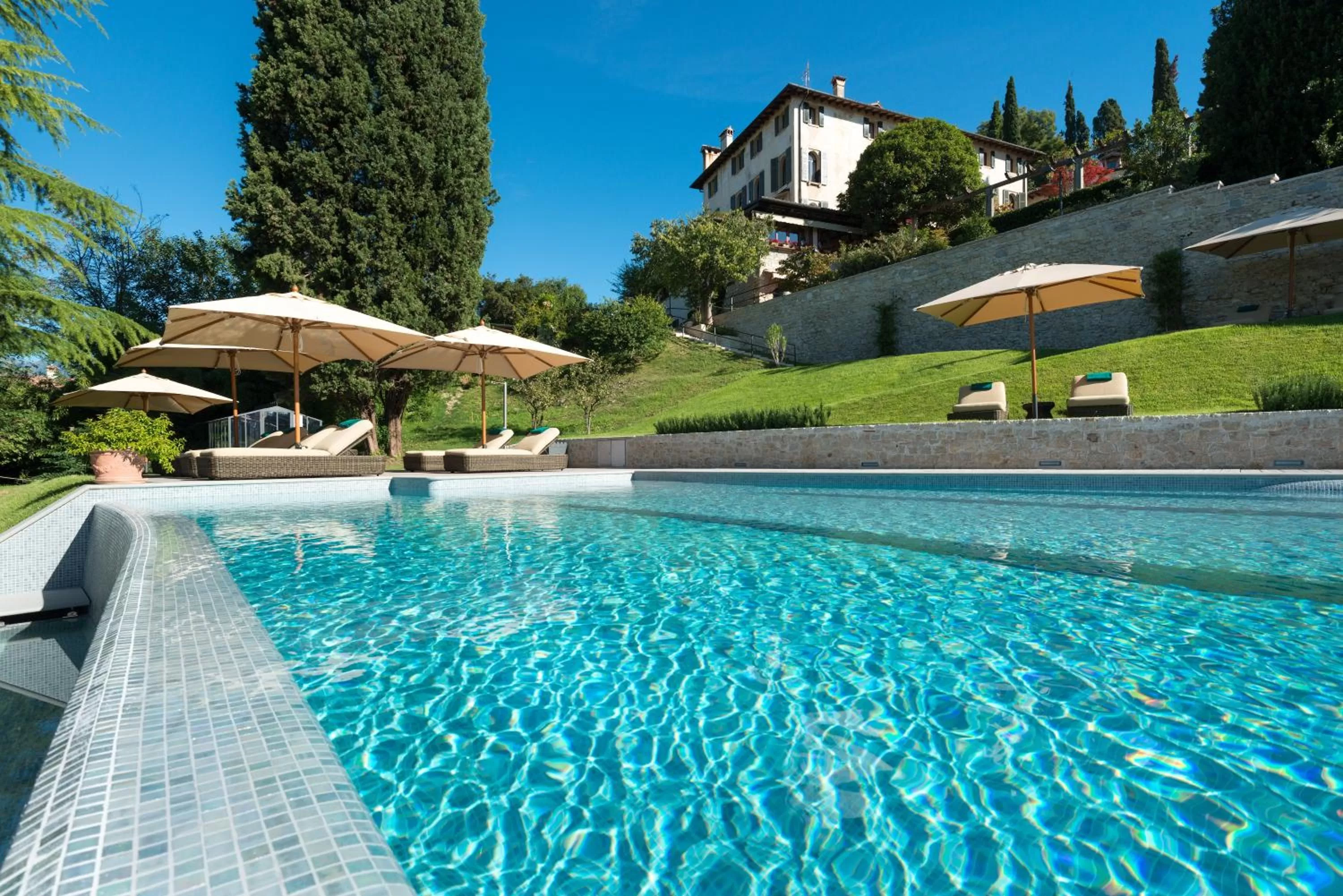 Swimming pool in Hotel Villa Cipriani