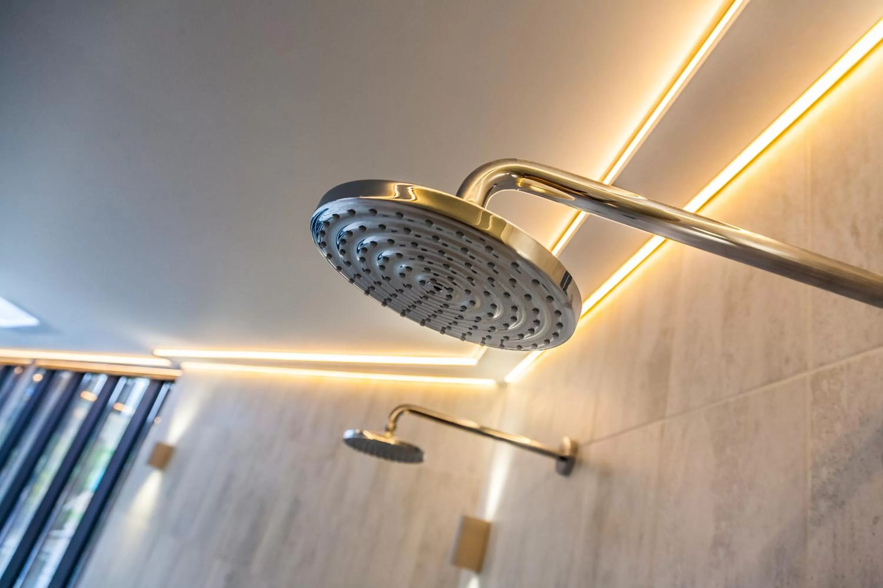 Shower in Swindon Blunsdon House Hotel, BW Premier Collection