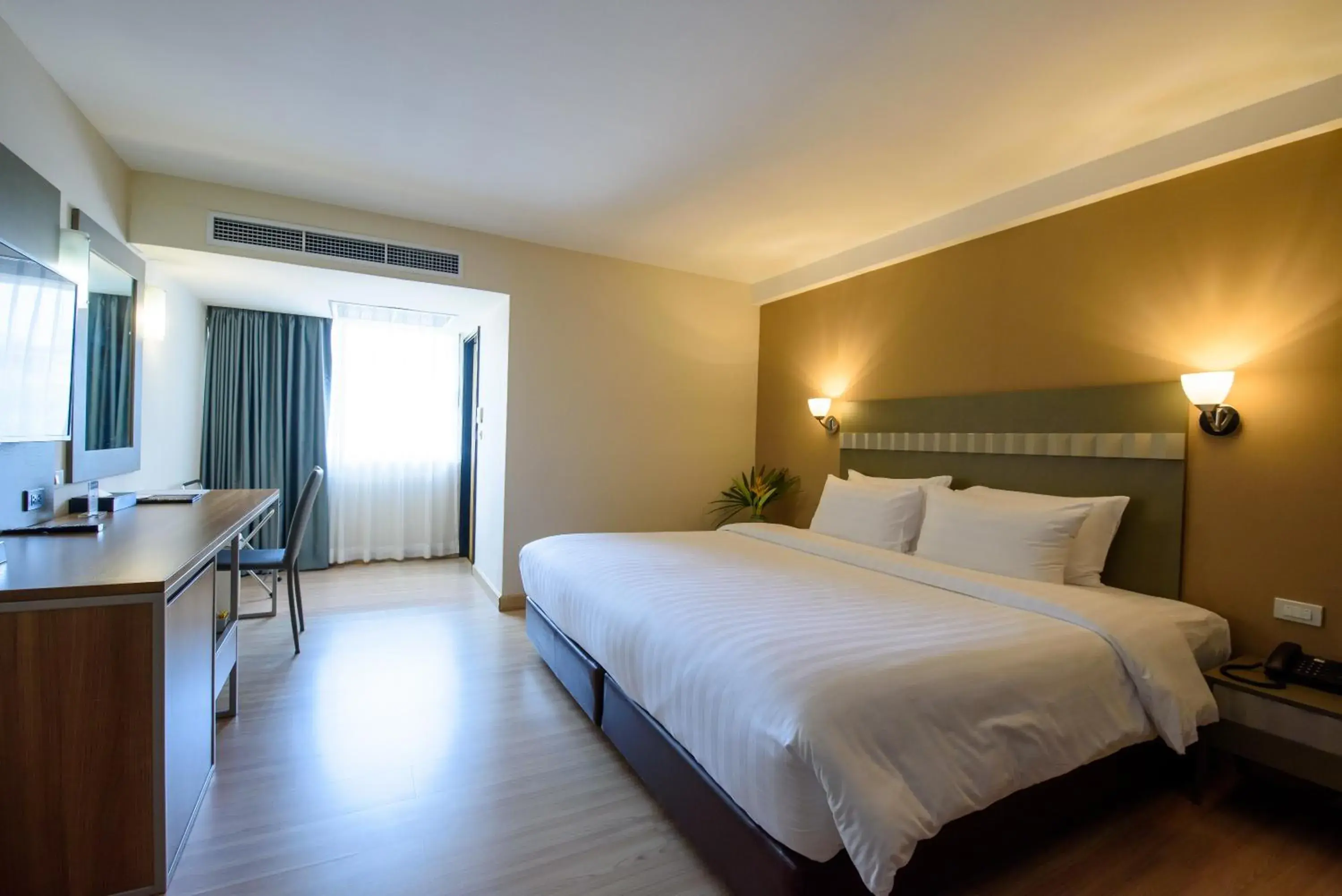 Bedroom, Bed in SC Park Hotel