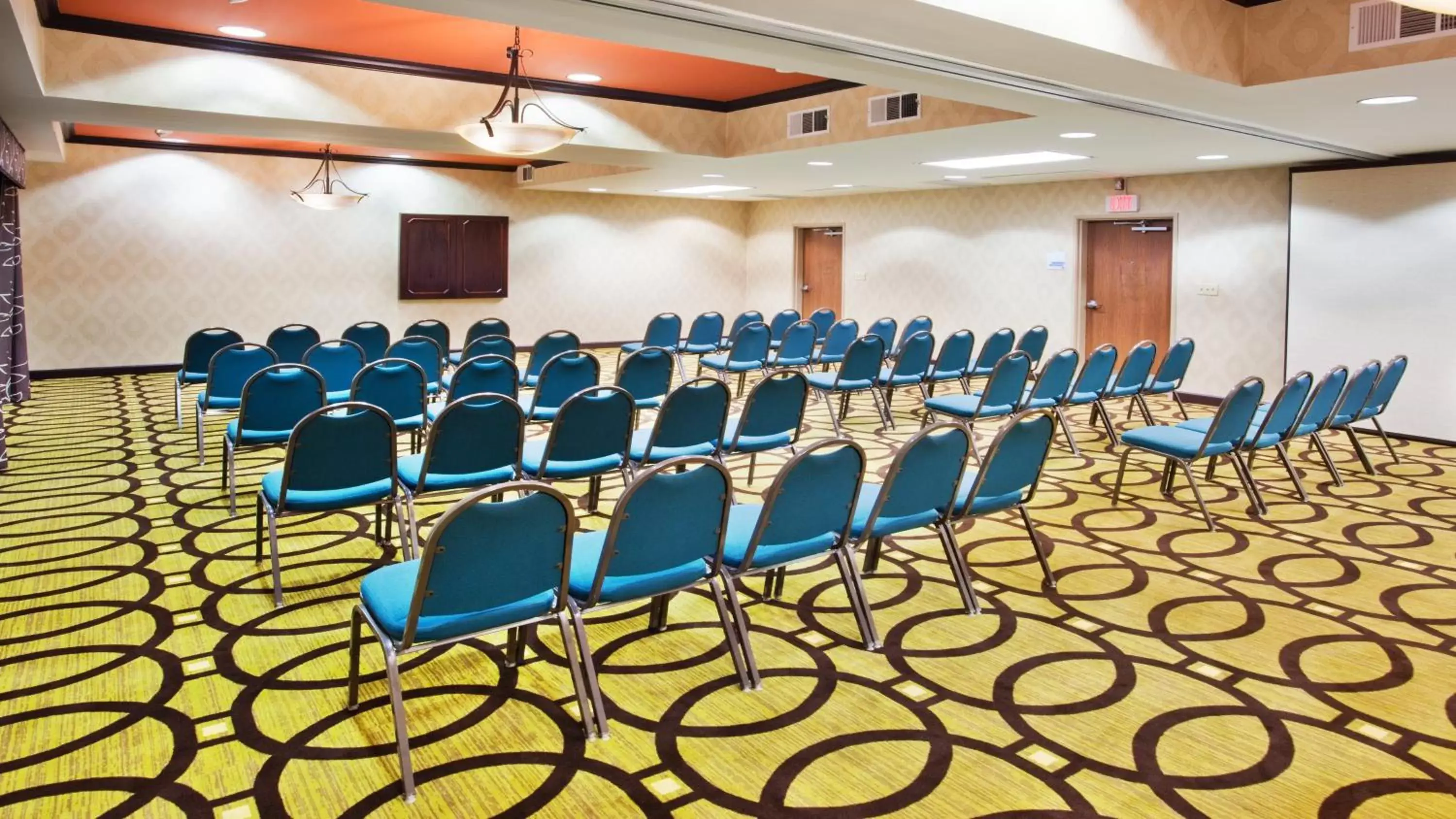 Meeting/conference room in Holiday Inn Express Peachtree Corners-Norcross, an IHG Hotel