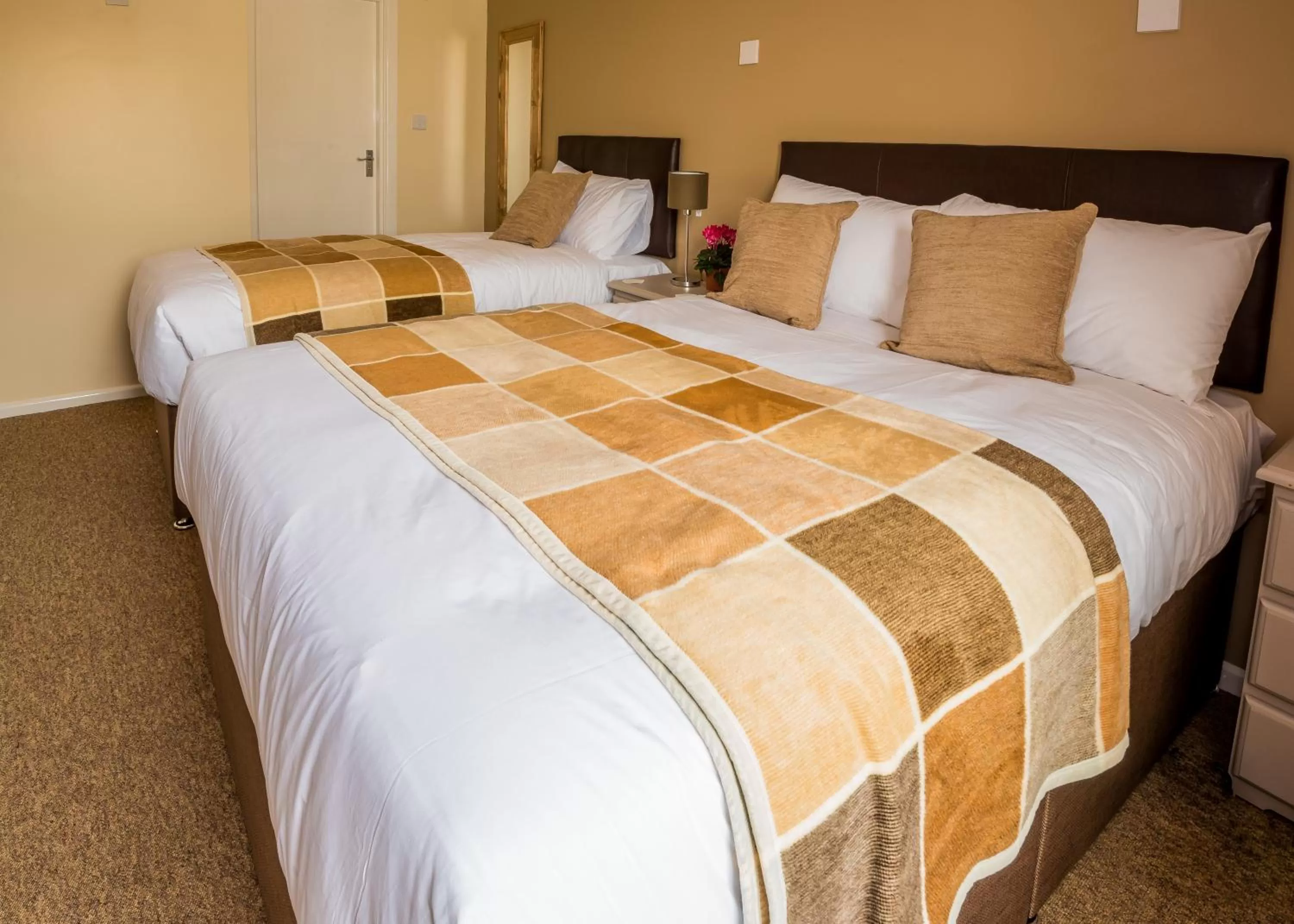 Bed in The Longboat Inn