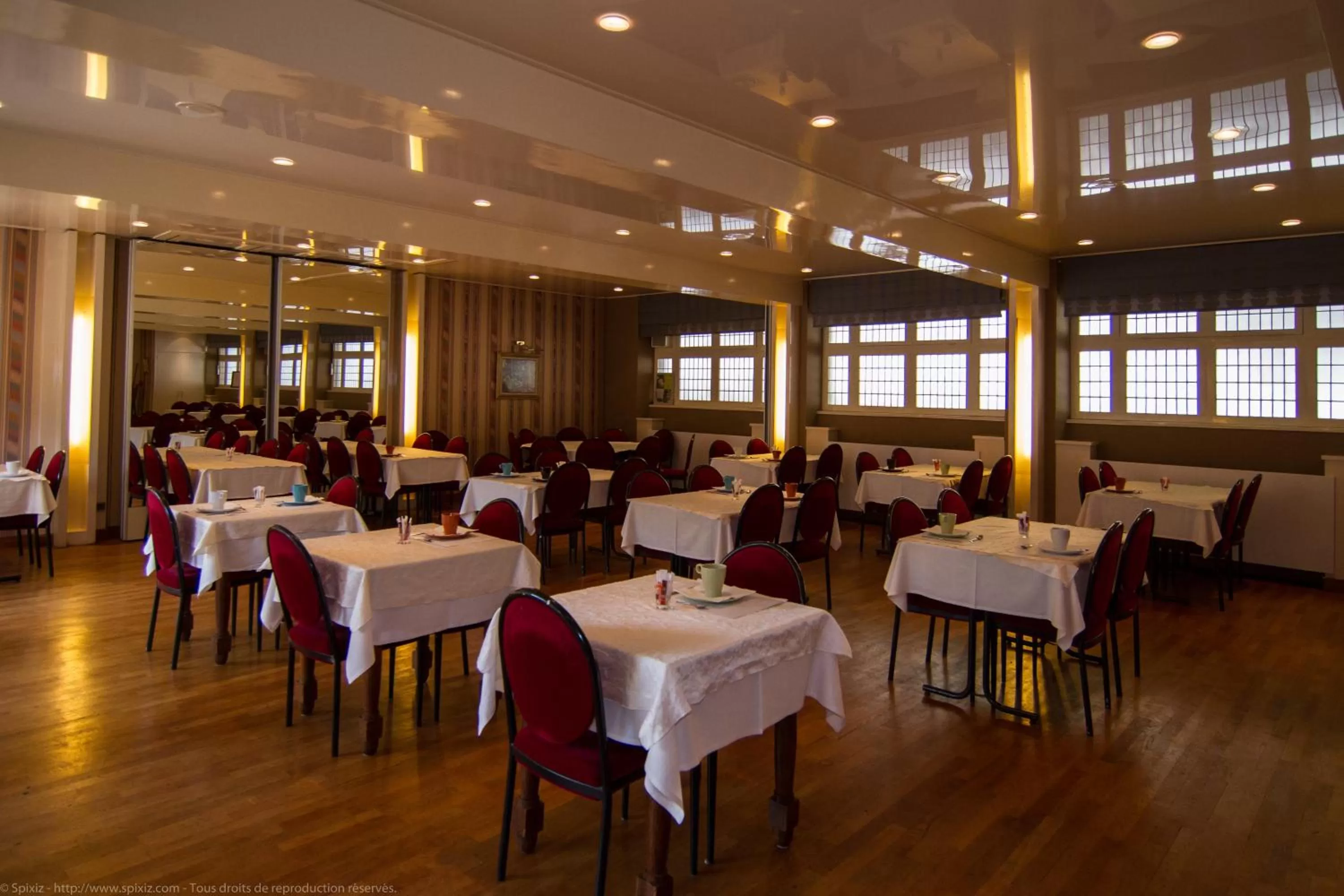 Banquet/Function facilities in Logis Hotel Du Chateau