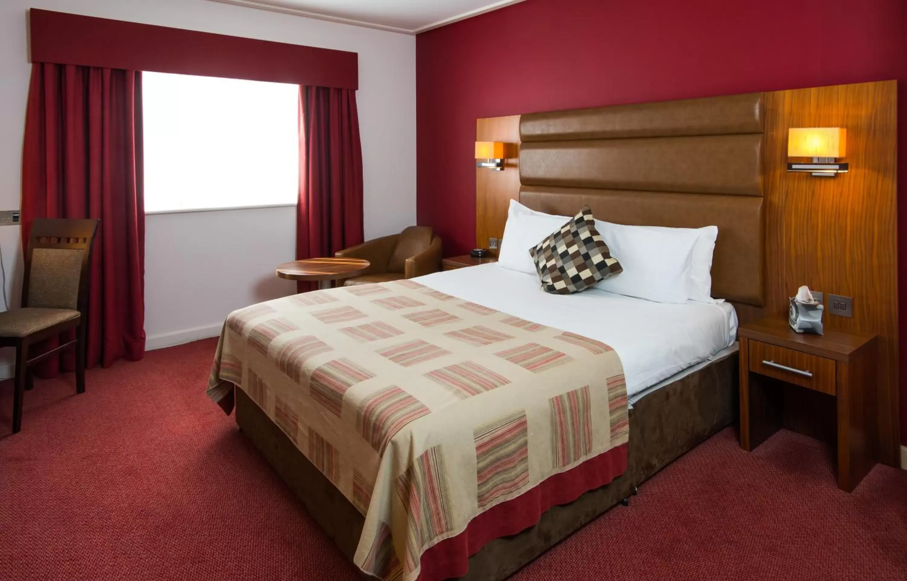 Bed in Mercure Newbury West Grange Hotel