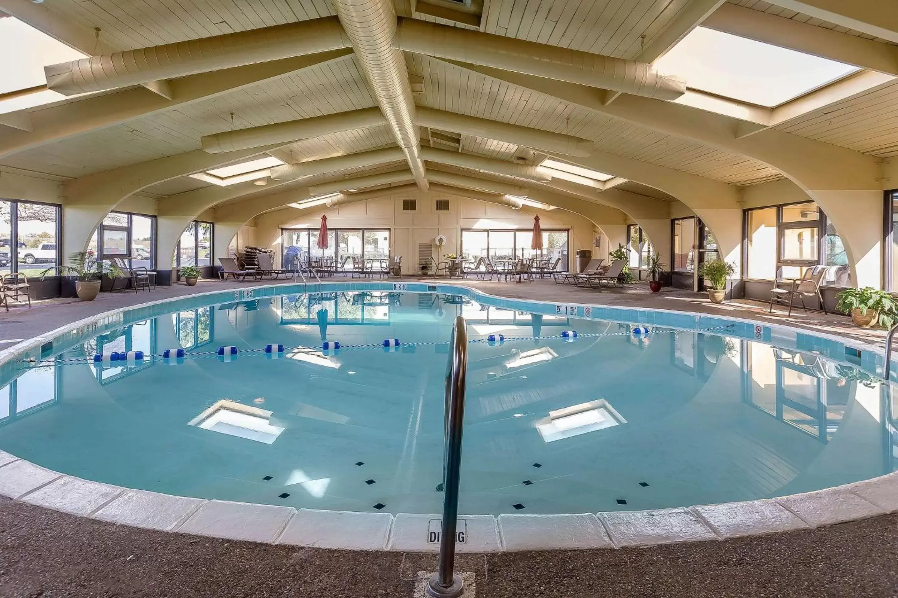 On site, Swimming Pool in Quality Inn Perrysburg
