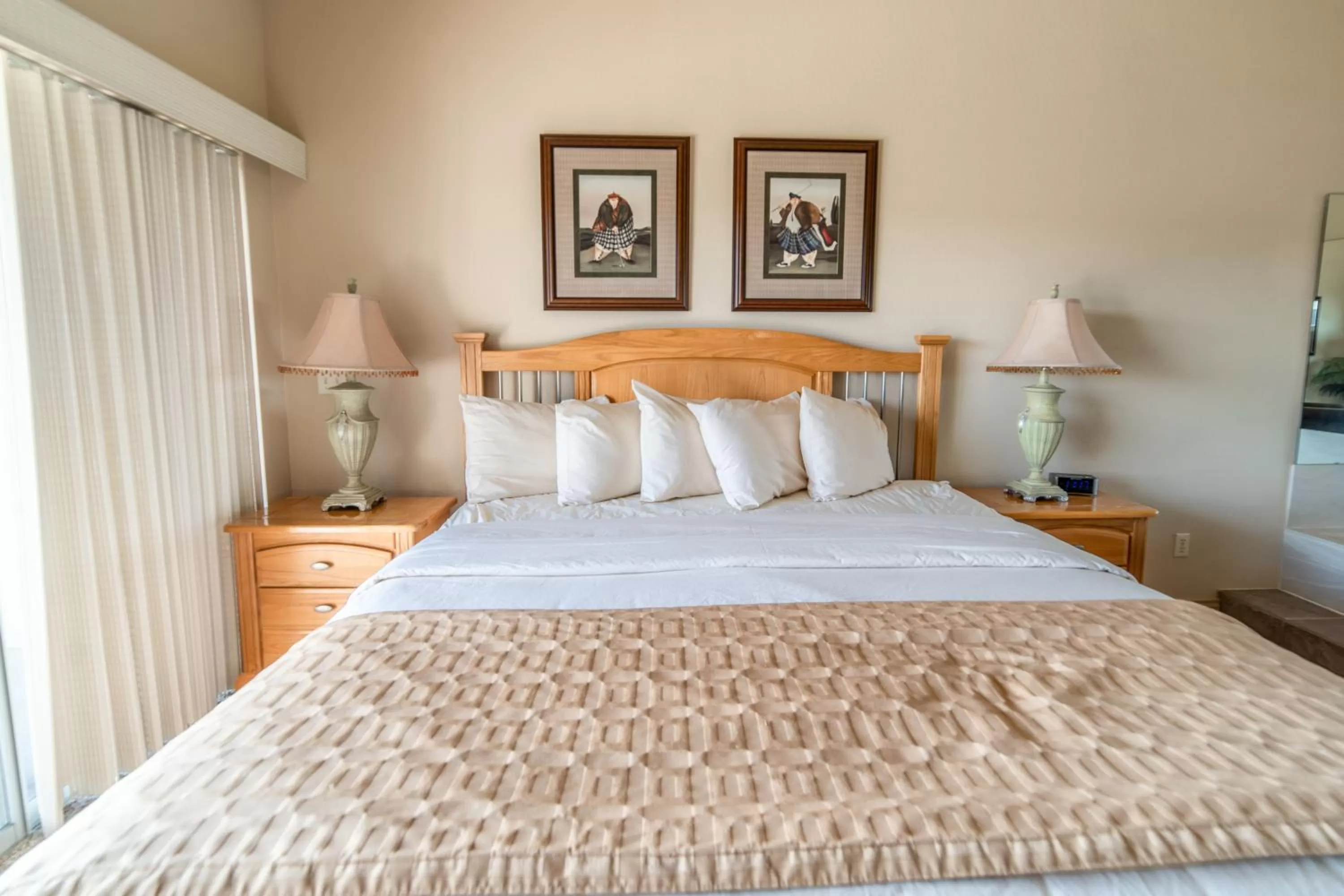 Bed in Thousand Hills Golf Resort