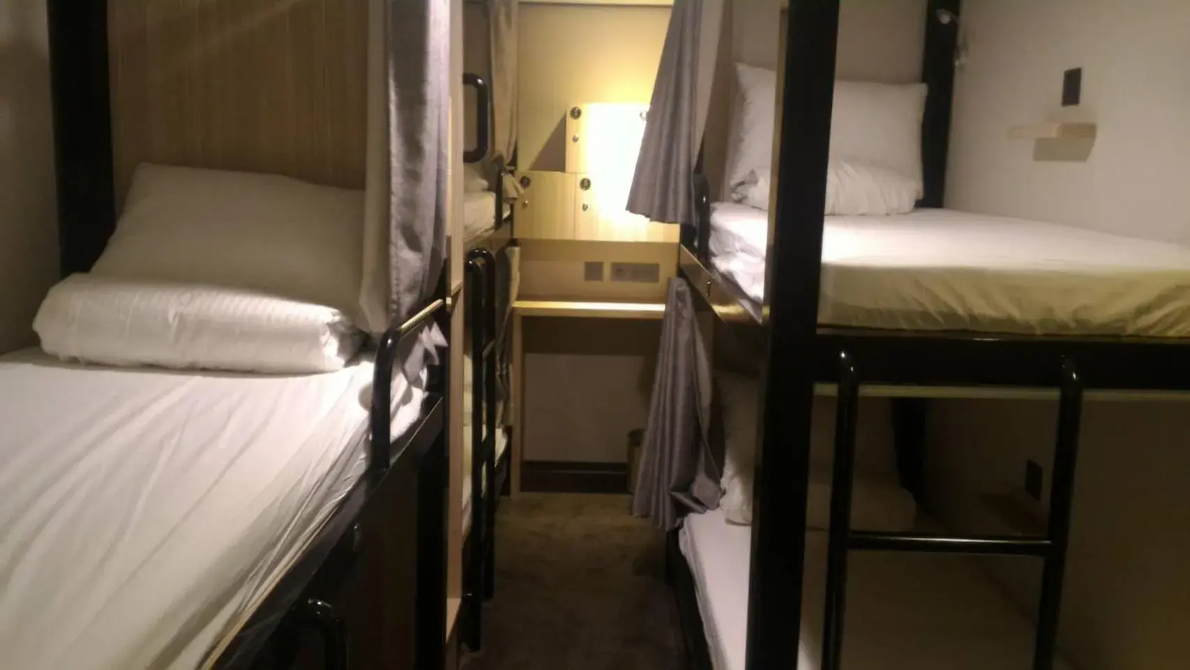 bunk bed, Bed in Energy Inn