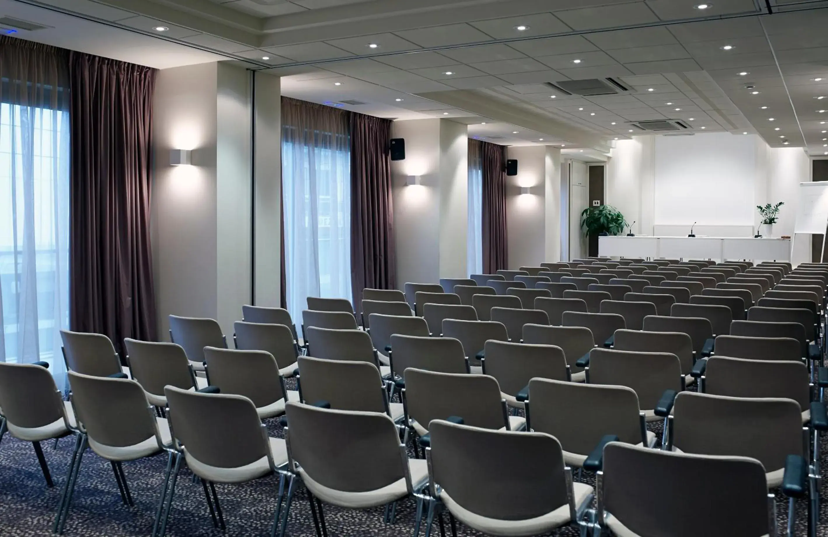 Business facilities in Samaria Hotel