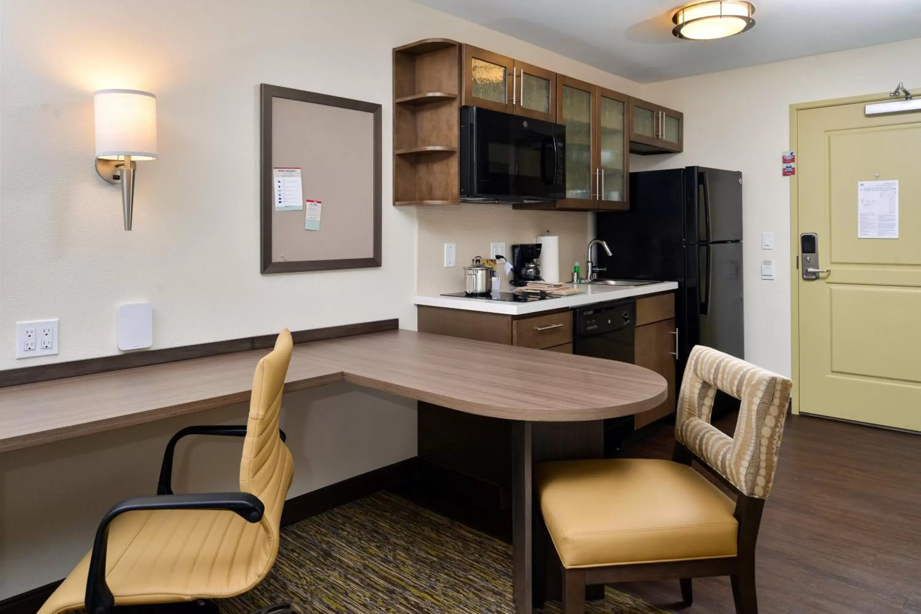 Photo of the whole room, Kitchen/Kitchenette in Candlewood Suites - Lodi, an IHG Hotel