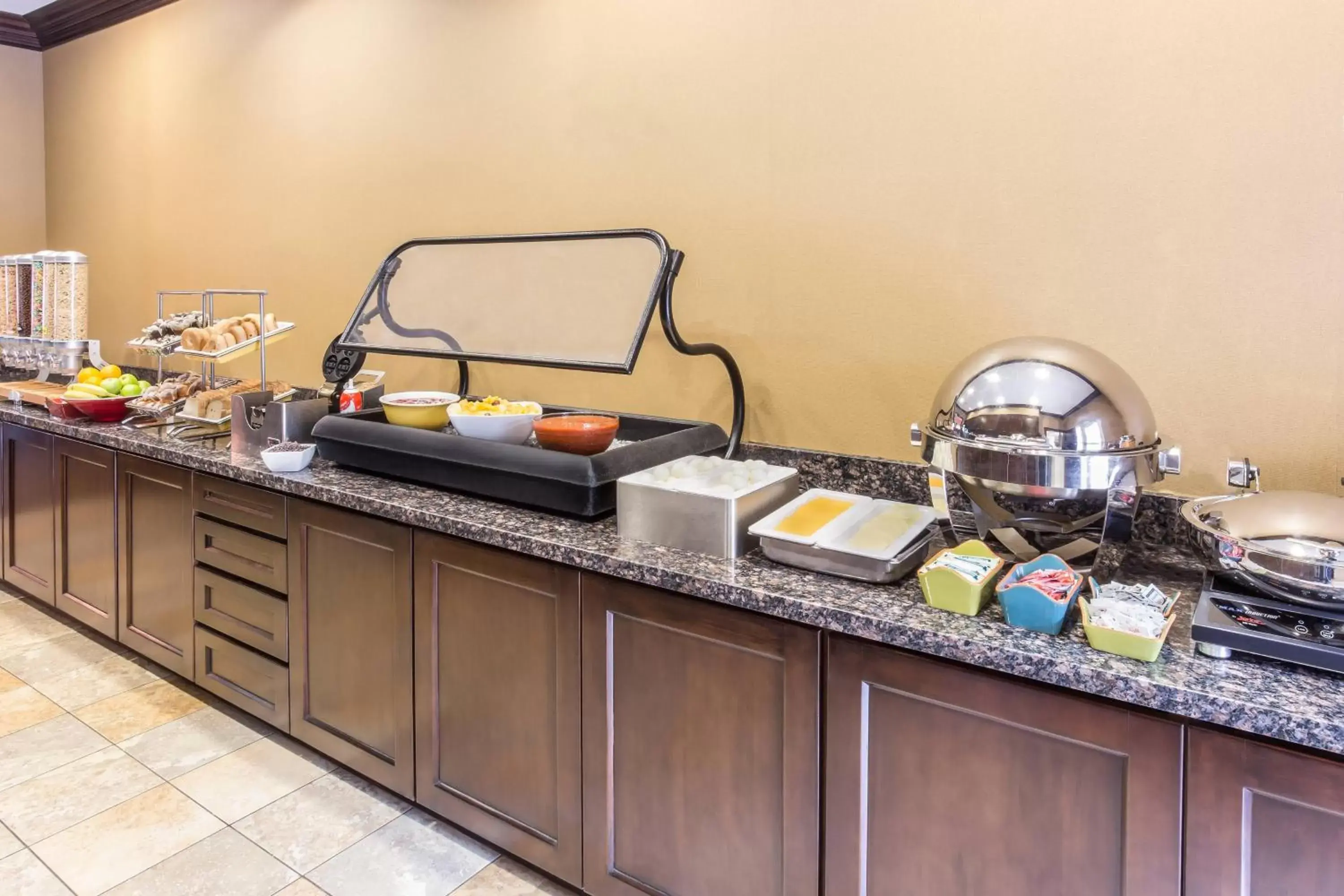Breakfast, Food in TownePlace Suites Tucson Airport