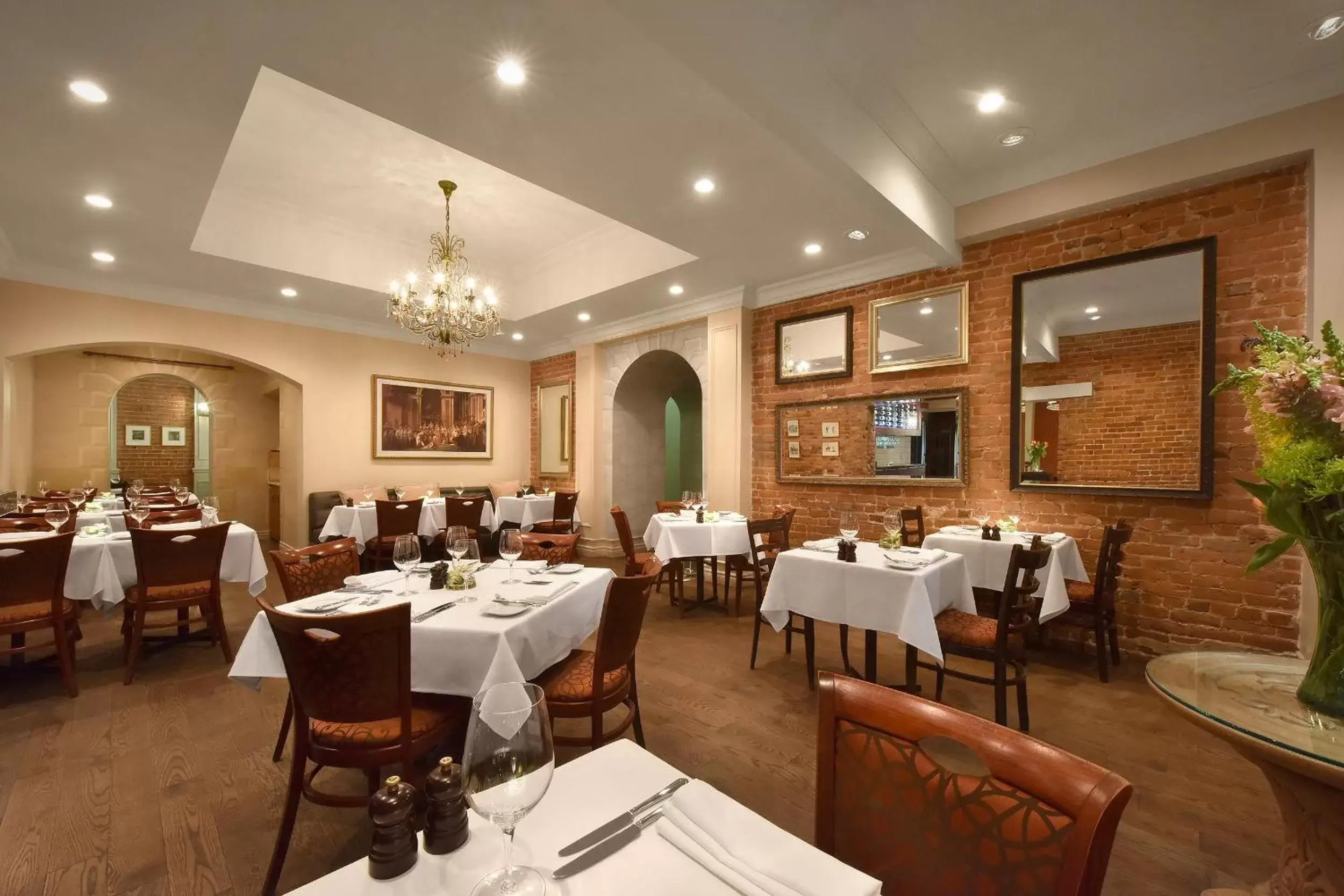Restaurant/Places to Eat in Hotel Bonaparte