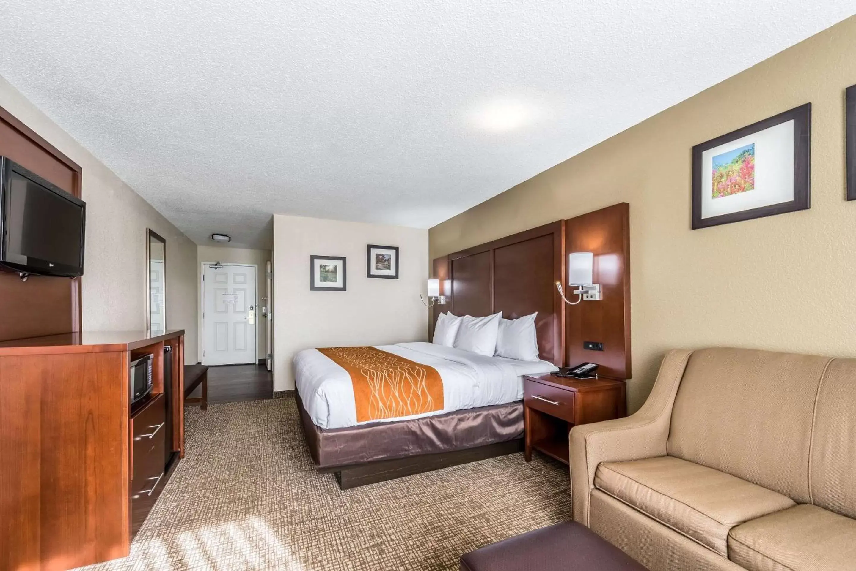 Photo of the whole room in Comfort Inn & Suites Dayton North