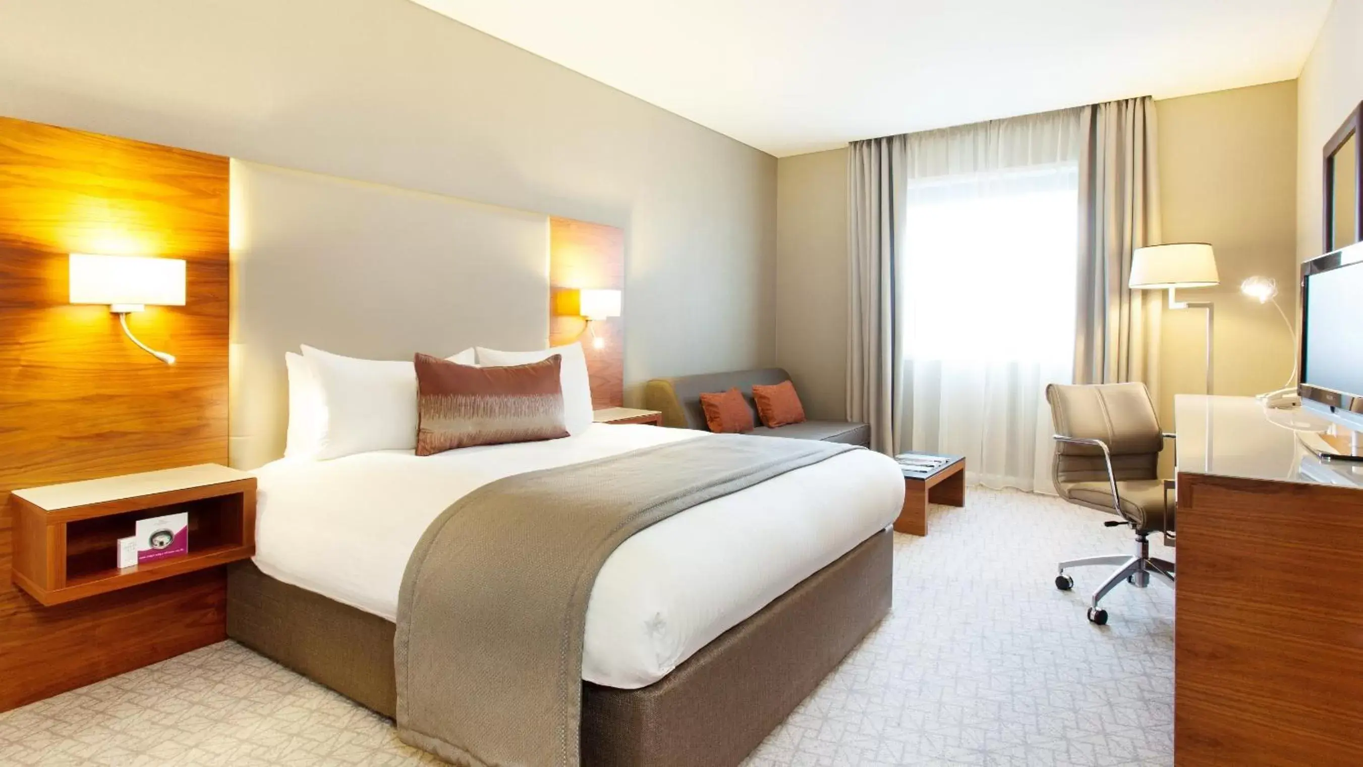 Photo of the whole room, Bed in Crowne Plaza London - Docklands, an IHG Hotel