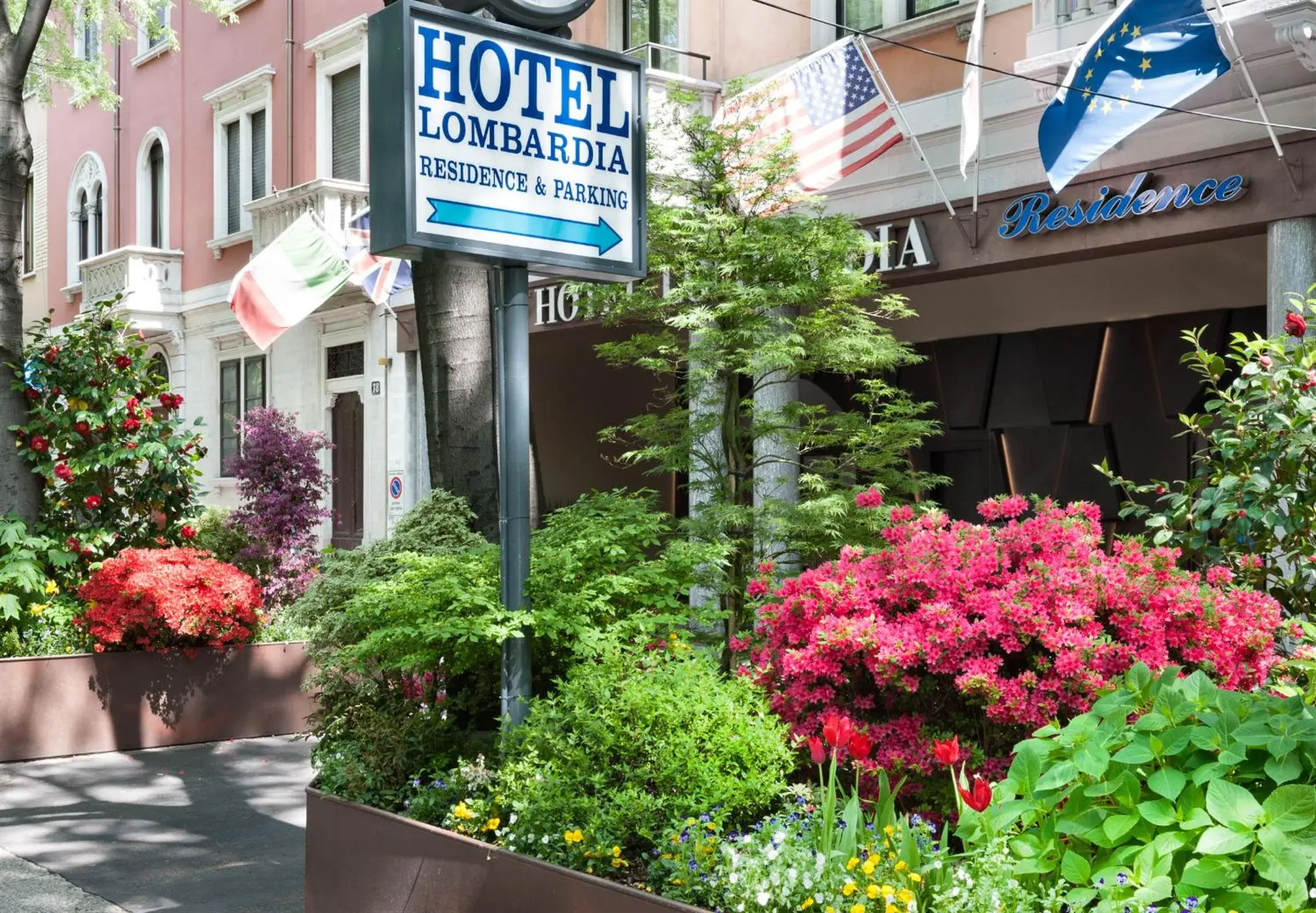 Facade/entrance in Hotel Lombardia