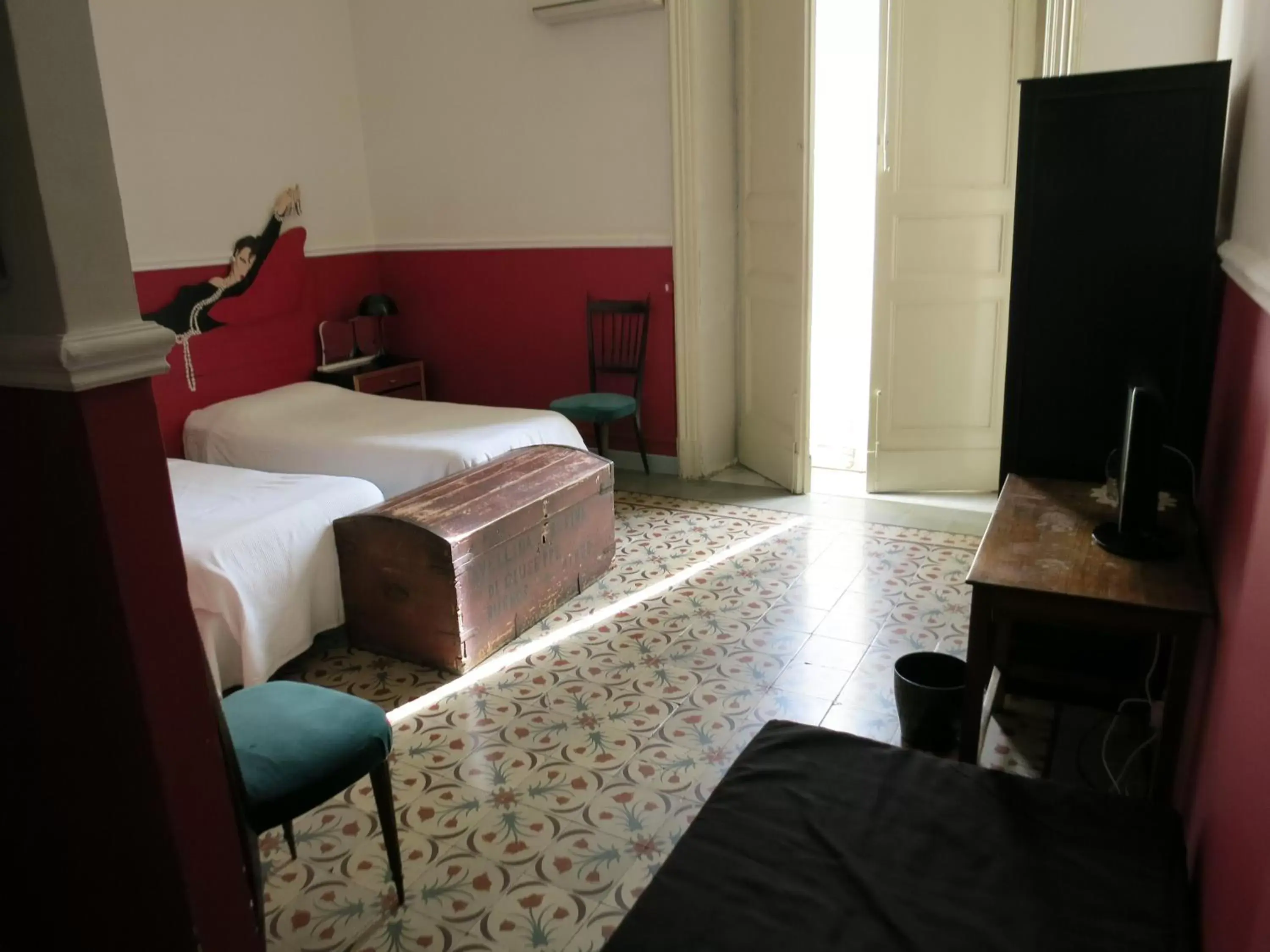 Photo of the whole room, Bed in Maison Decò