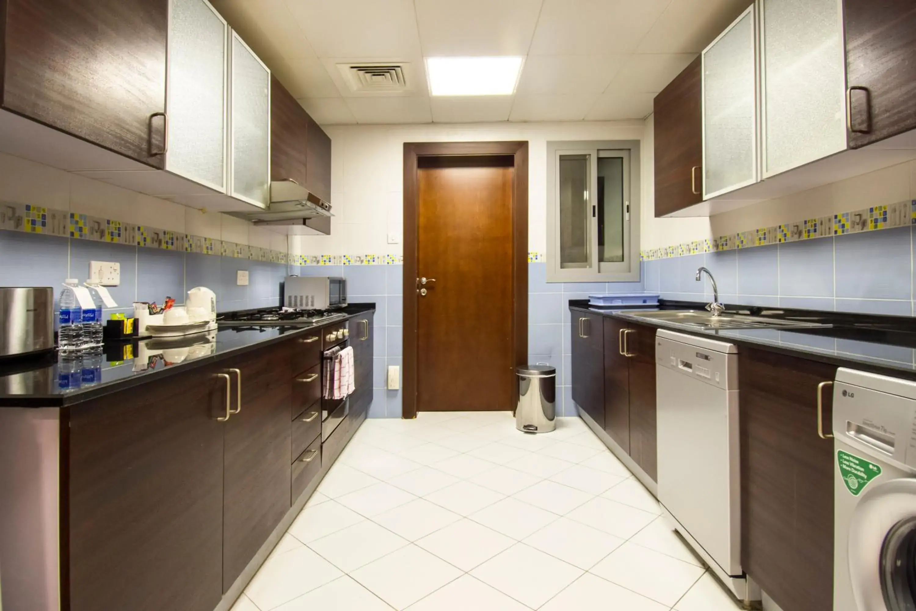 Kitchen or kitchenette, Kitchen/Kitchenette in City Seasons Hotel & Suites Muscat