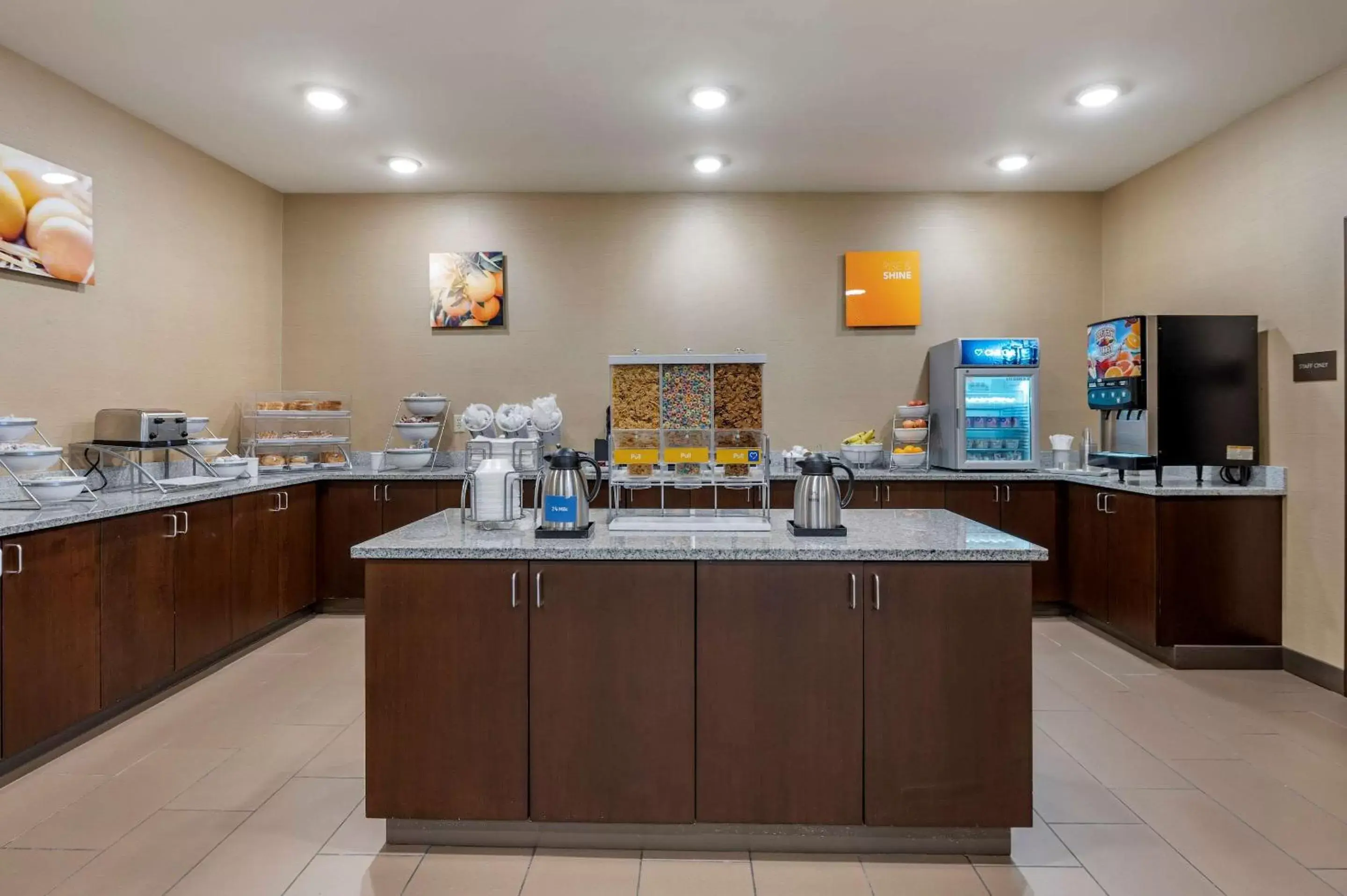 Restaurant/places to eat in Comfort Inn & Suites Northern Kentucky