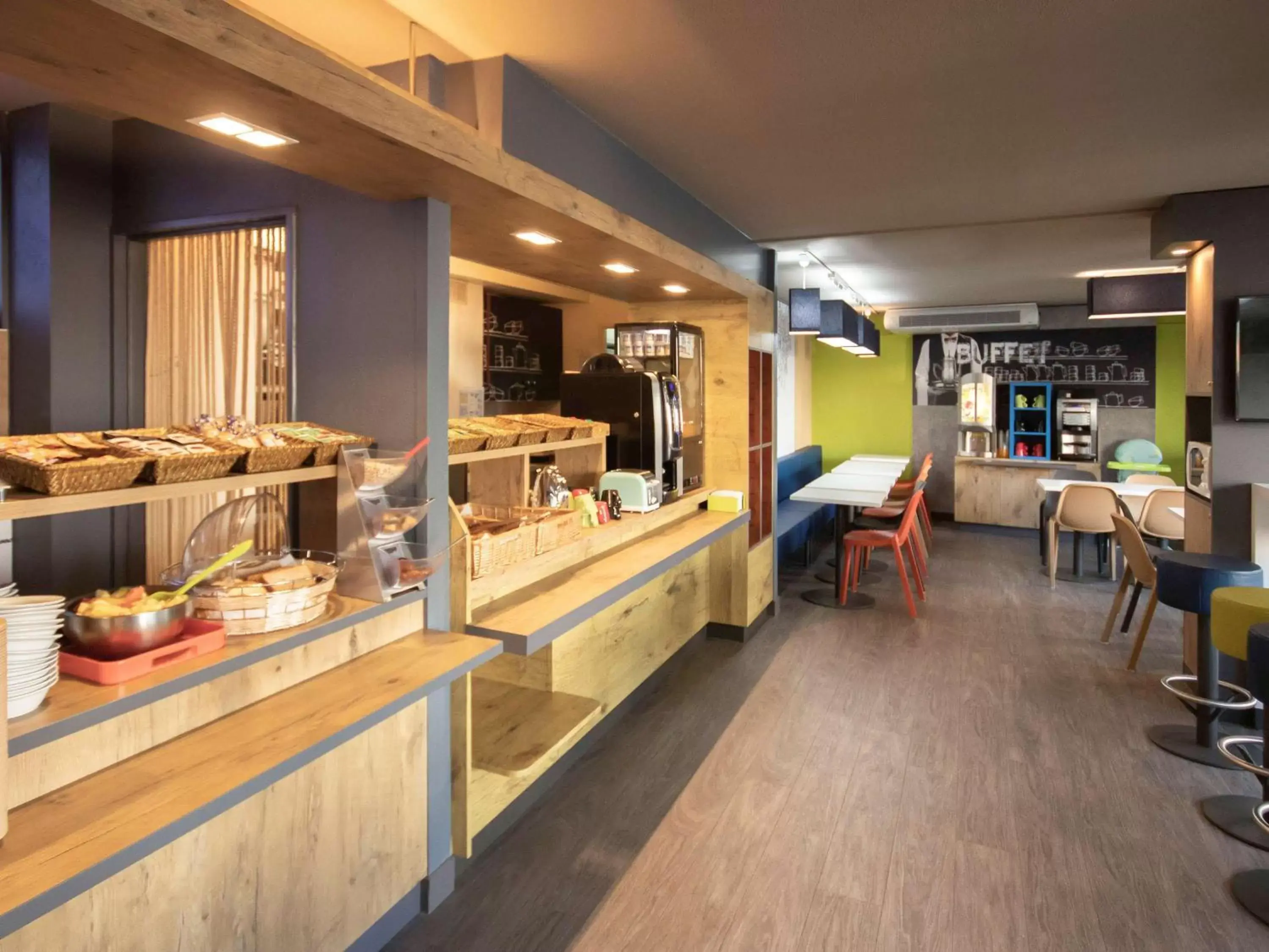 Restaurant/Places to Eat in ibis budget Sète centre