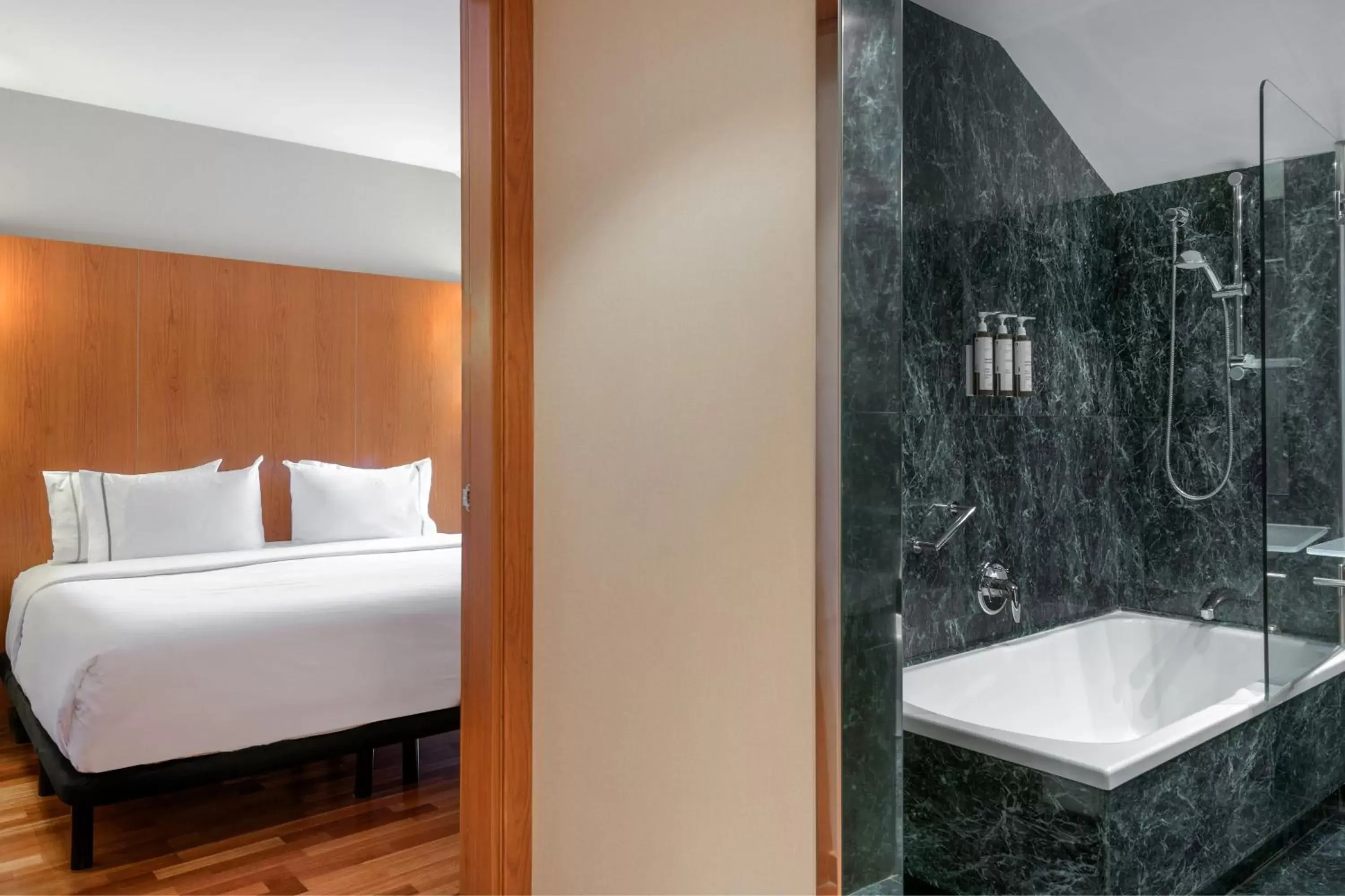 Photo of the whole room, Bathroom in AC Hotel Palencia by Marriott