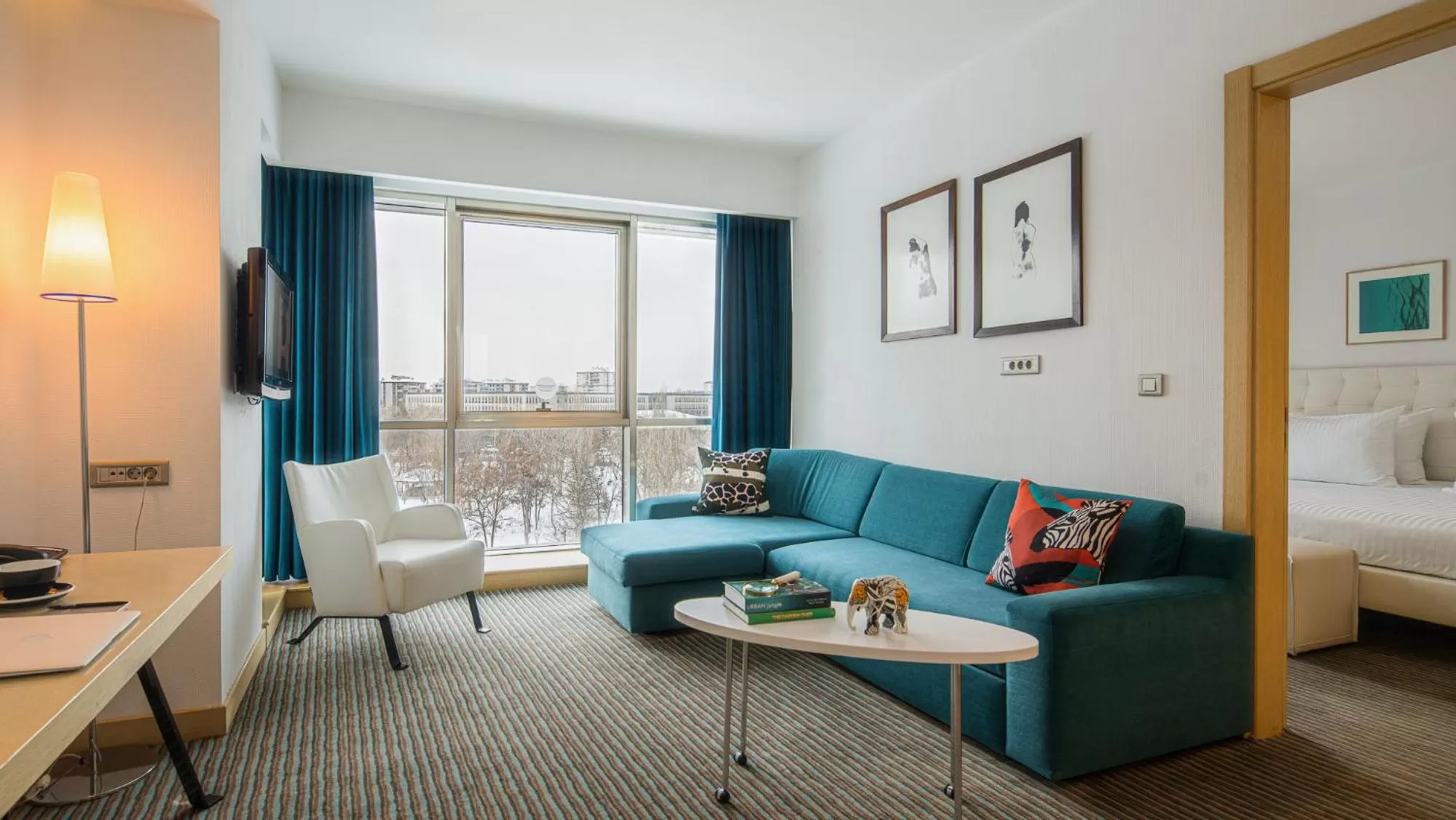 Seating area, Bed in Wyndham Ankara