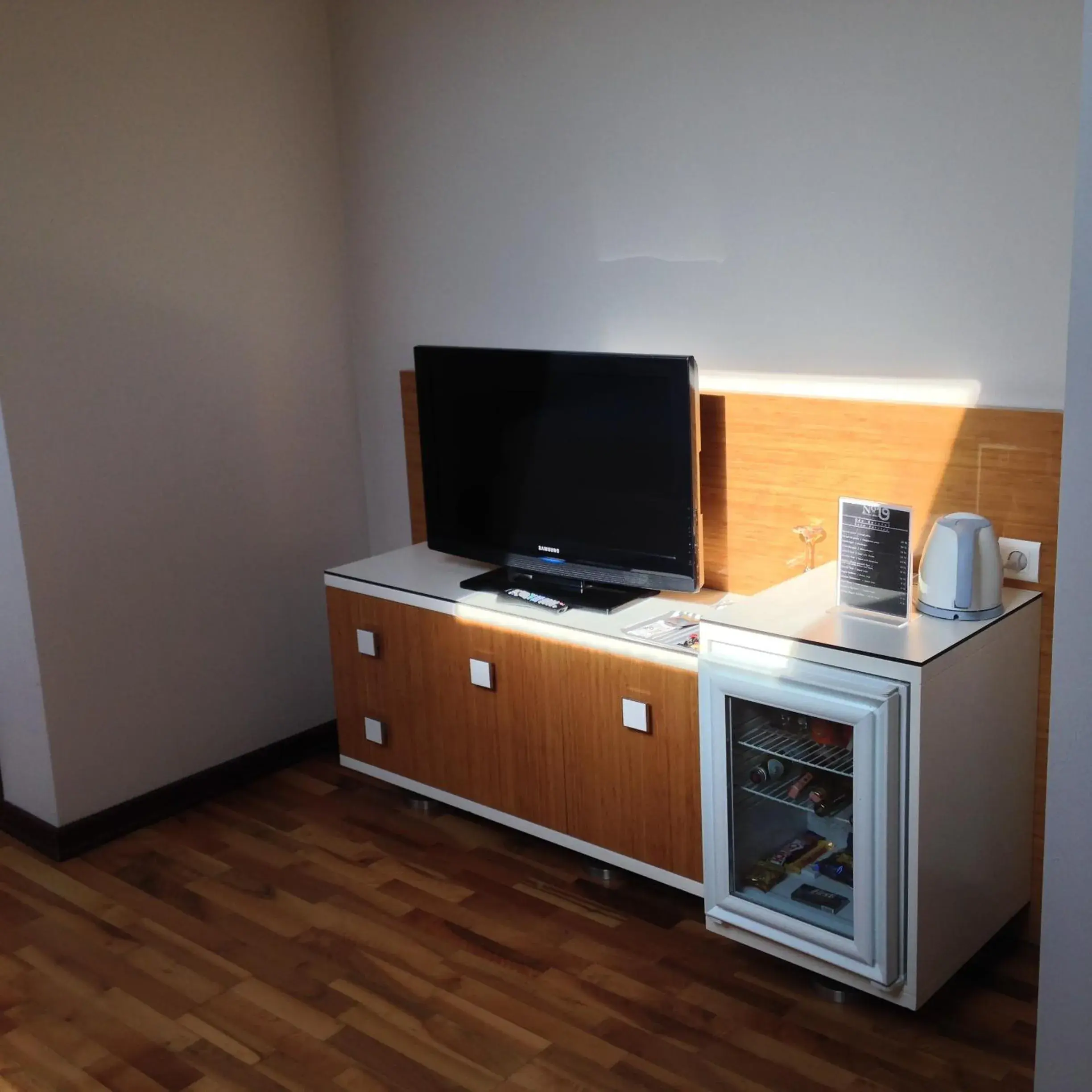 TV and multimedia, TV/Entertainment Center in No:19 Boutique Hotel