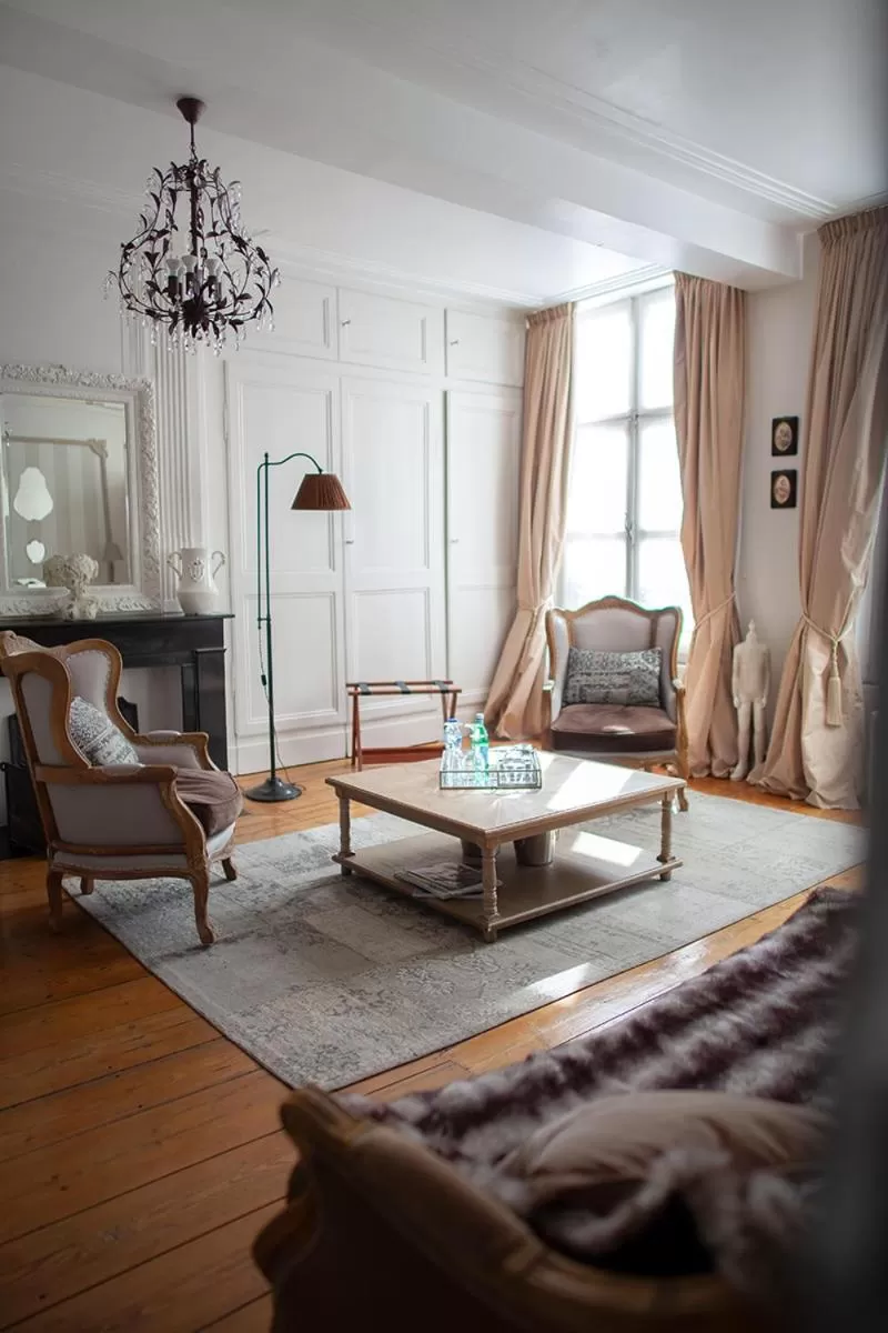 Seating area in Bienvenue Chez Nous