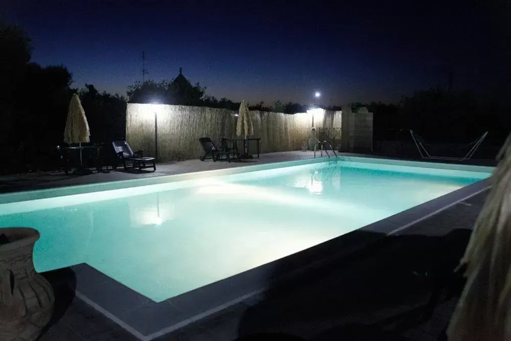 Swimming Pool in L'Isola Felice e Trulli Sotto Le Stelle